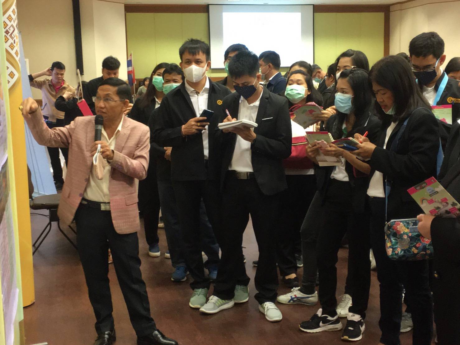 ? พช.ขอนแก่น : ร่วมต้อนรับคณะกรรมการข้าราชการกรุงเทพมหานคร ?