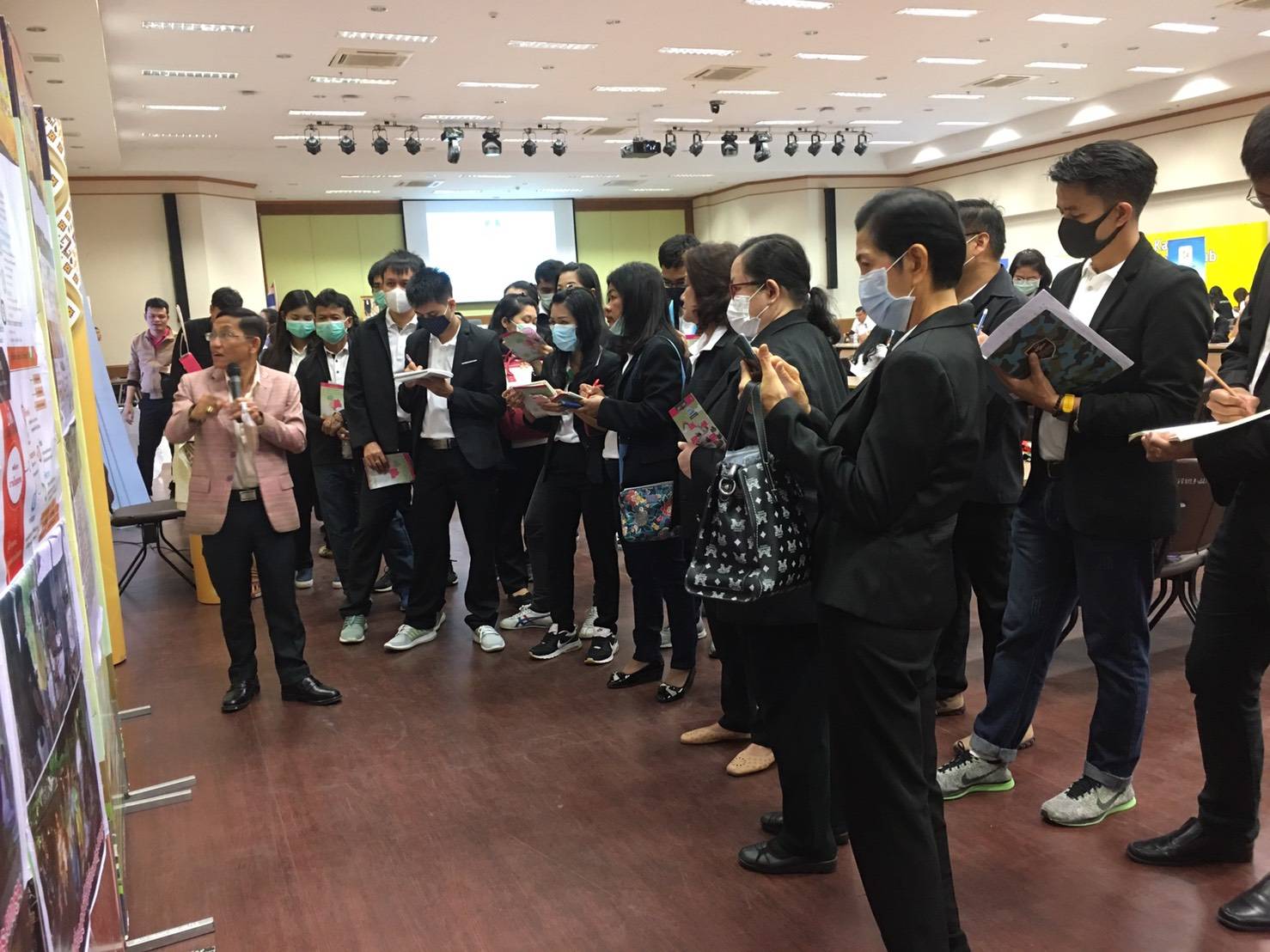 ? พช.ขอนแก่น : ร่วมต้อนรับคณะกรรมการข้าราชการกรุงเทพมหานคร ?