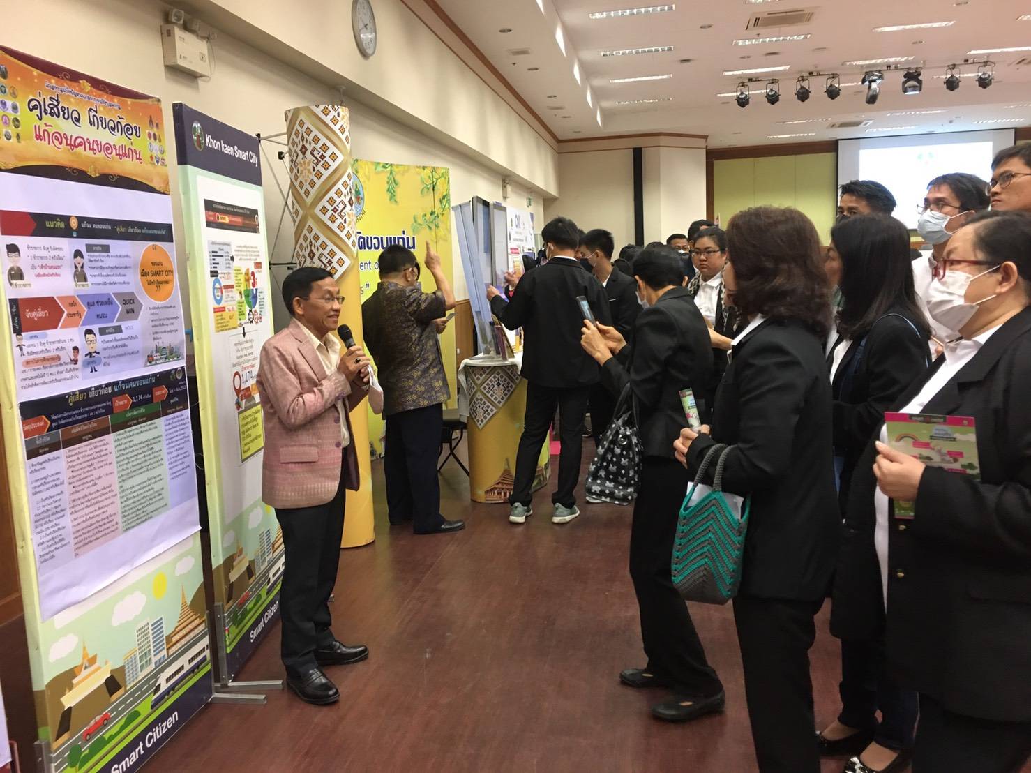 ? พช.ขอนแก่น : ร่วมต้อนรับคณะกรรมการข้าราชการกรุงเทพมหานคร ?
