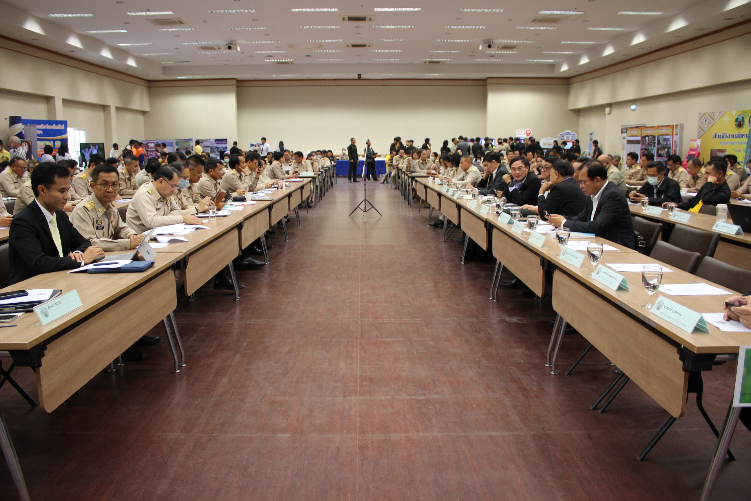 ? พช.ขอนแก่น : ร่วมประชุม และจัดแสดงนิทรรศการผลงานโครงการคู่เสี่ยว เกี่ยวก้อย แก้จนคนขอนแก่น ในการศึกษาดูงานของคณะกรรมาธิการการบริหารราชการแผ่นดิน วุฒิสภา ในพื้นที่จังหวัดขอนแก่น ?