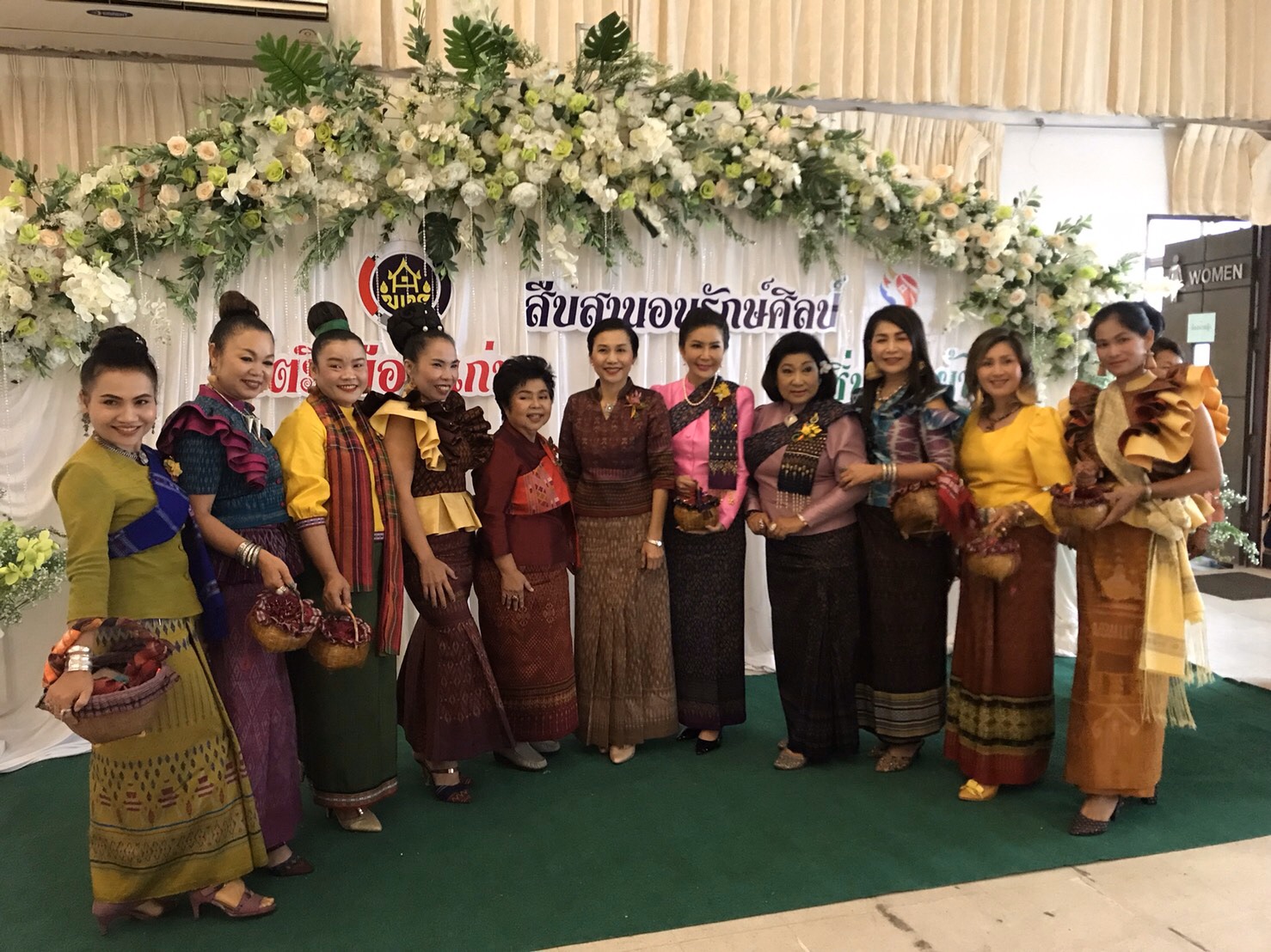 ? พช.ขอนแก่น : ร่วมโครงการ สตรีเมืองขอนแก่น สืบสาน อนุรักษ์ศิลป์ผ้าซิ่นและผ้าไทย และพิธีลงนามความร่วมมือ (MOU) “โครงการสืบสานอนุรักษ์ศิลป์ผ้าถิ่นไทย ดำรงไว้ในแผ่นดิน” ?
