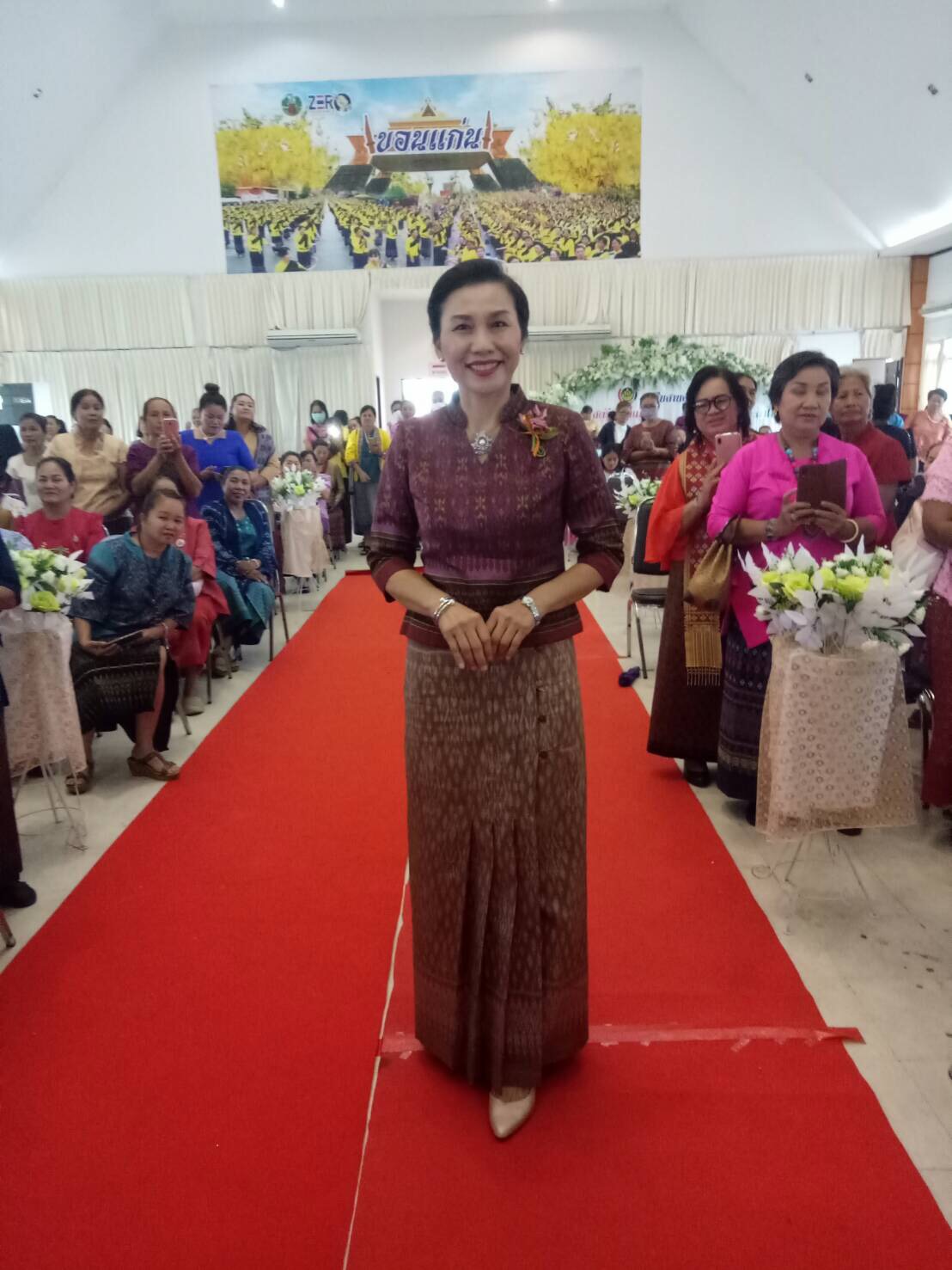 ? พช.ขอนแก่น : ร่วมโครงการ สตรีเมืองขอนแก่น สืบสาน อนุรักษ์ศิลป์ผ้าซิ่นและผ้าไทย และพิธีลงนามความร่วมมือ (MOU) “โครงการสืบสานอนุรักษ์ศิลป์ผ้าถิ่นไทย ดำรงไว้ในแผ่นดิน” ?