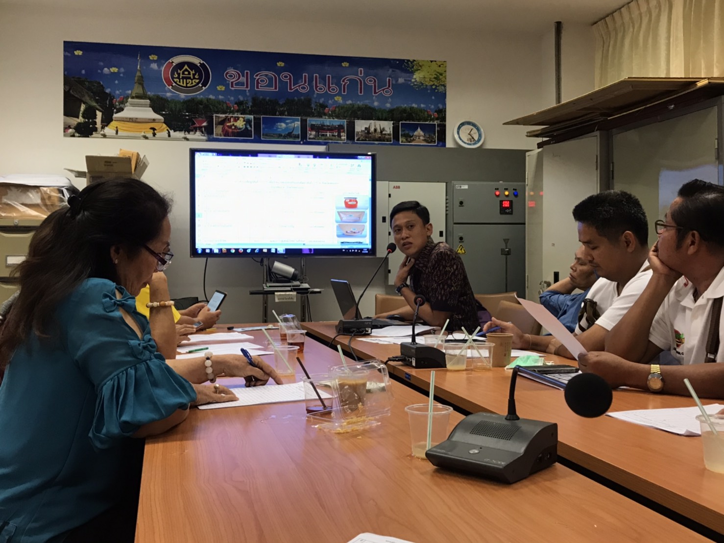 ? พช.ขอนแก่น : จัดประชุมคณะกรรมการเครือข่ายหนึ่งตำบล หนึ่งผลิตภัณฑ์ จังหวัดขอนแก่น ?