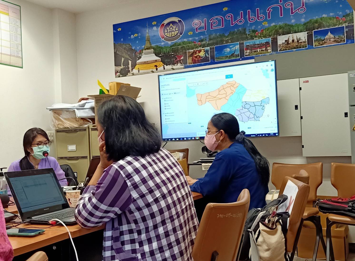? พช.ขอนแก่น : จัดประชุมเชิงปฏิบัติการการจัดทำแผนที่ภูมิศาสตร์ (GIS) สำหรับครัวเรือนยากจนในโครงการคู่เสี่ยว เกี่ยวก้อย แก้จนคนขอนแก่น ?