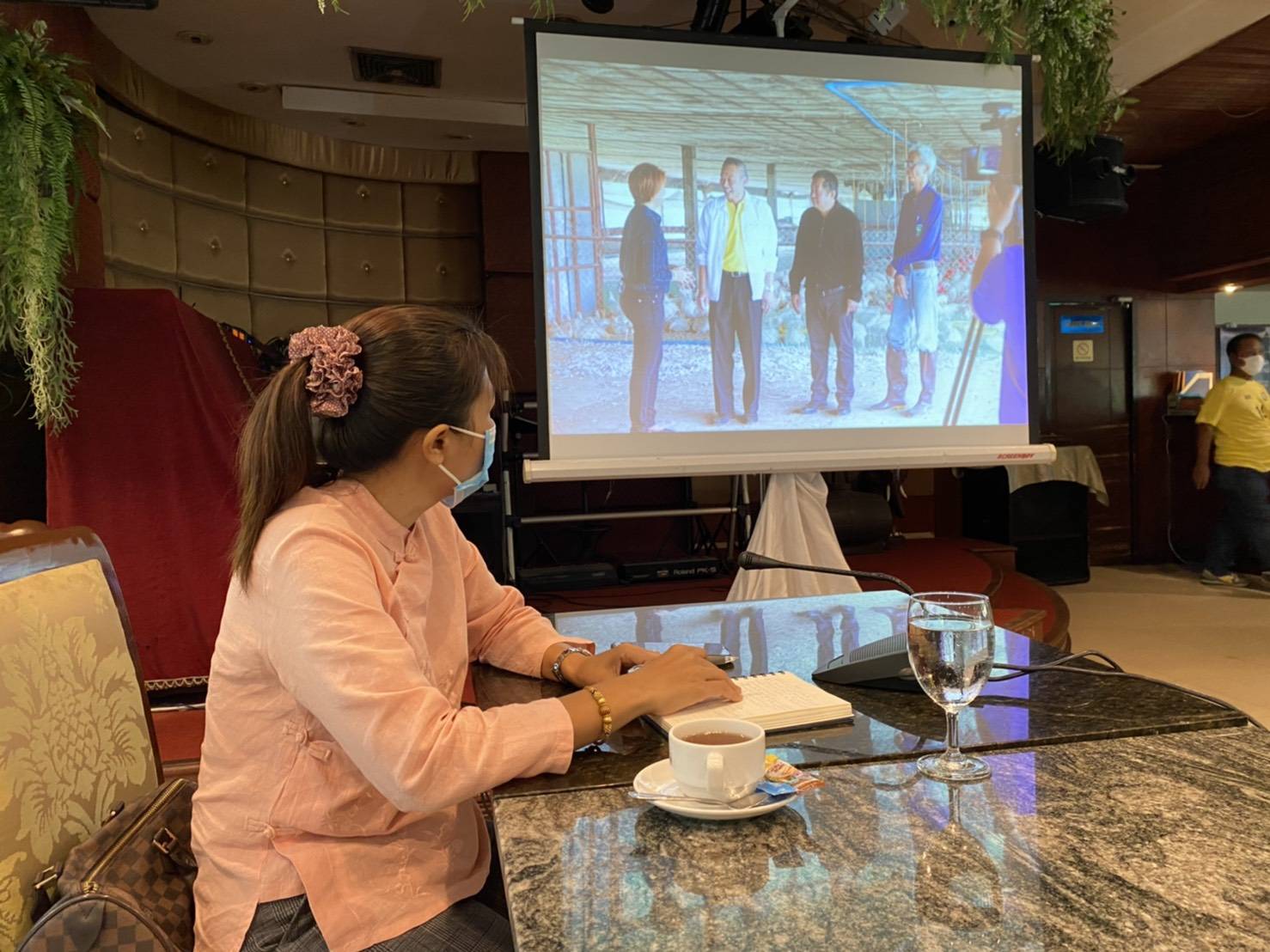 ? พช.ขอนแก่น : ร่วมประชุมคณะกรรมการกระตุ้นเศรษฐกิจฐานรากเพื่อบรรเทาผลกระทบจาก COVID -19 จังหวัดขอนแก่น (คณะย่อย) ?