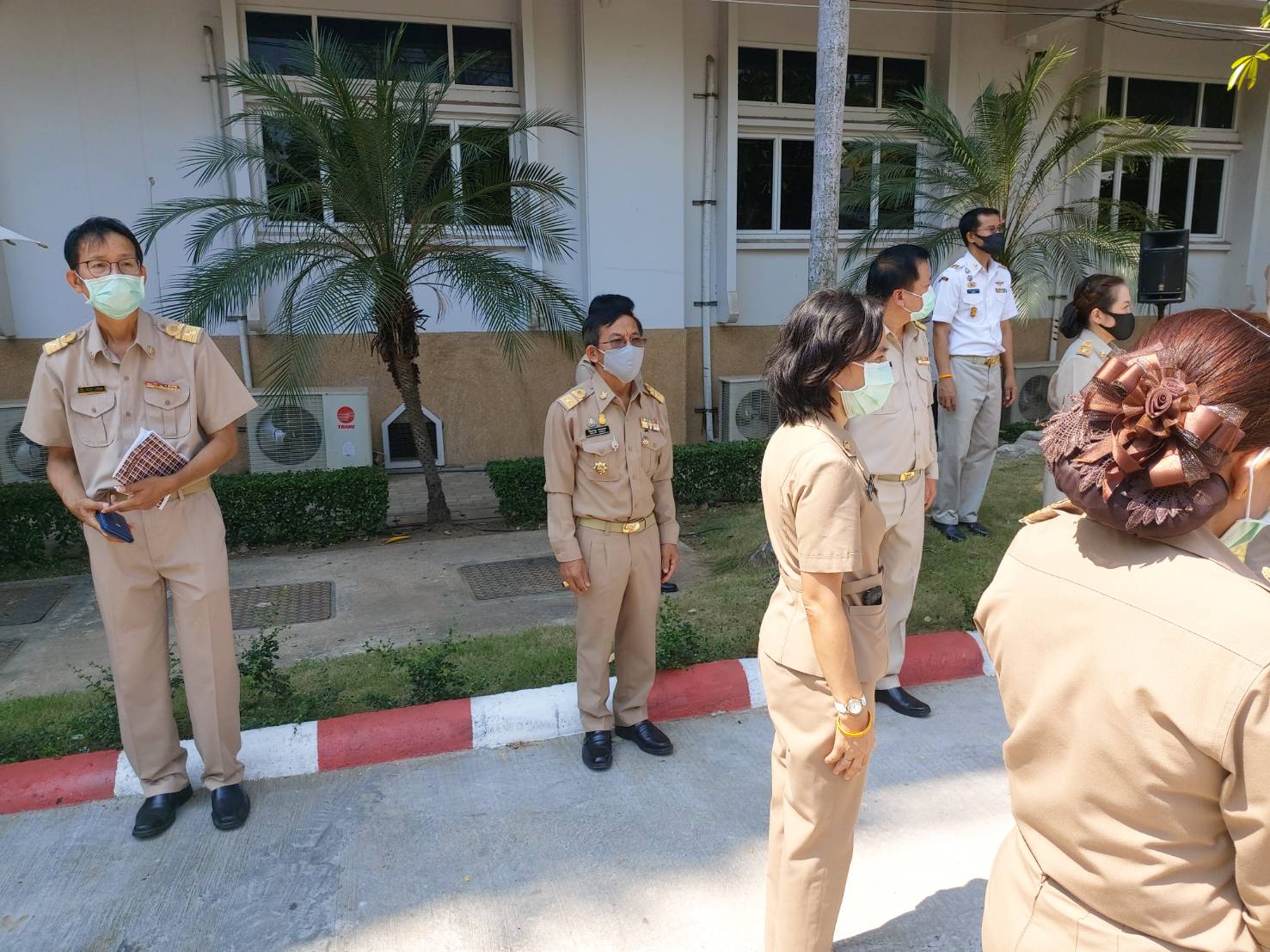 ? พช.ขอนแก่น : ร่วมเป็นเกียรติพิธีเปิดการให้บริการประชาชนแบบไม่ต้องลงจากรถยนต์ (Drive Thru Service) ?