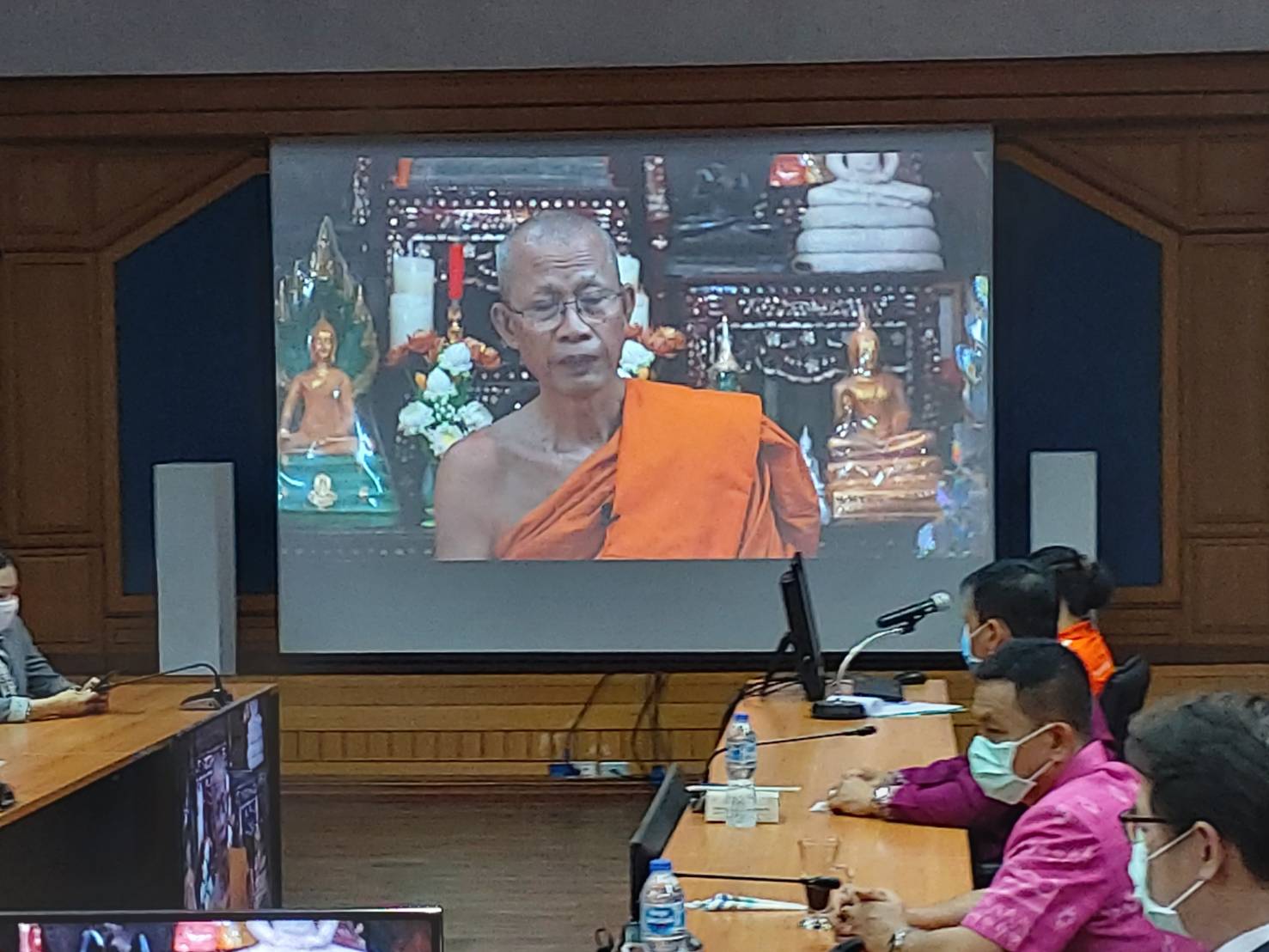 ? พช.ขอนแก่น : ร่วมเป็นเกียรติพิธีเปิดโครงการดูแลจิตใจประชาชนภายใต้สถานการณ์โควิด-19 โดยพระภิกษุสงฆ์ จิตสว่าง ท่ามกลางวิกฤต Brightness During the During the Dark Time of COVID-19 ?