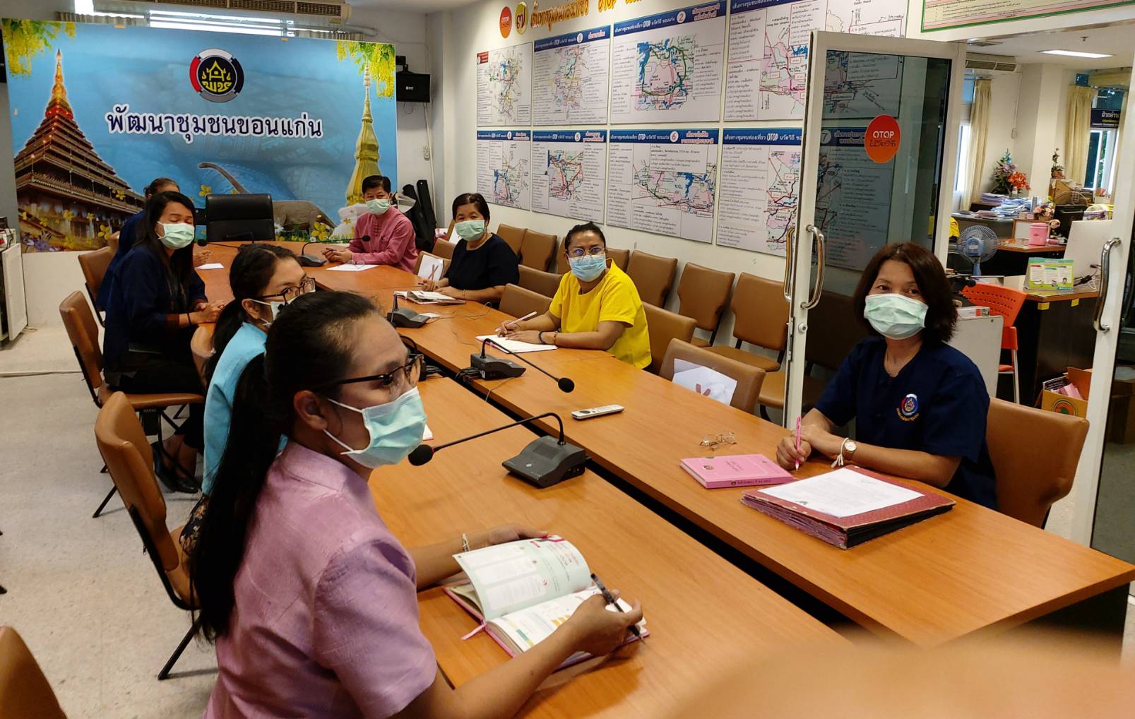 ? พช.ขอนแก่น : รับฟังการฝึกอบรมเทคนิคการเขียนข่าวประชาสัมพันธ์ภารกิจกรมการพัฒนาชุมชน ผ่านระบบวีดีทัศน์ทางไกล (Video Conference) ?