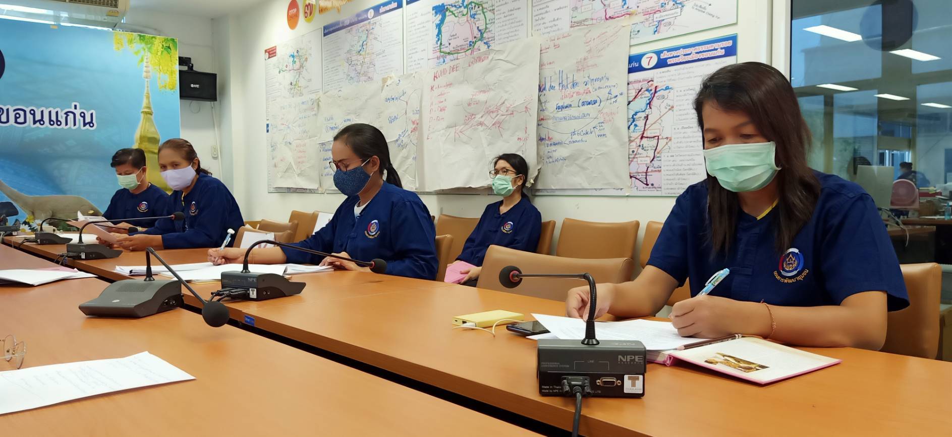 ? พช.ขอนแก่น ร่วมรับฟังการประชุมชี้แจงแนวทางการขับเคลื่อนโครงการ/กิจกรรมตามแผนปฏิบัติงานและแผนการใช้จ่ายงบประมาณ ประจำปีงบประมาณ พ.ศ.2563 (ไตรมาส 3-4) ผ่านระบบประชุมทางไกล (Video Conference) และระบบ TVพช. ?