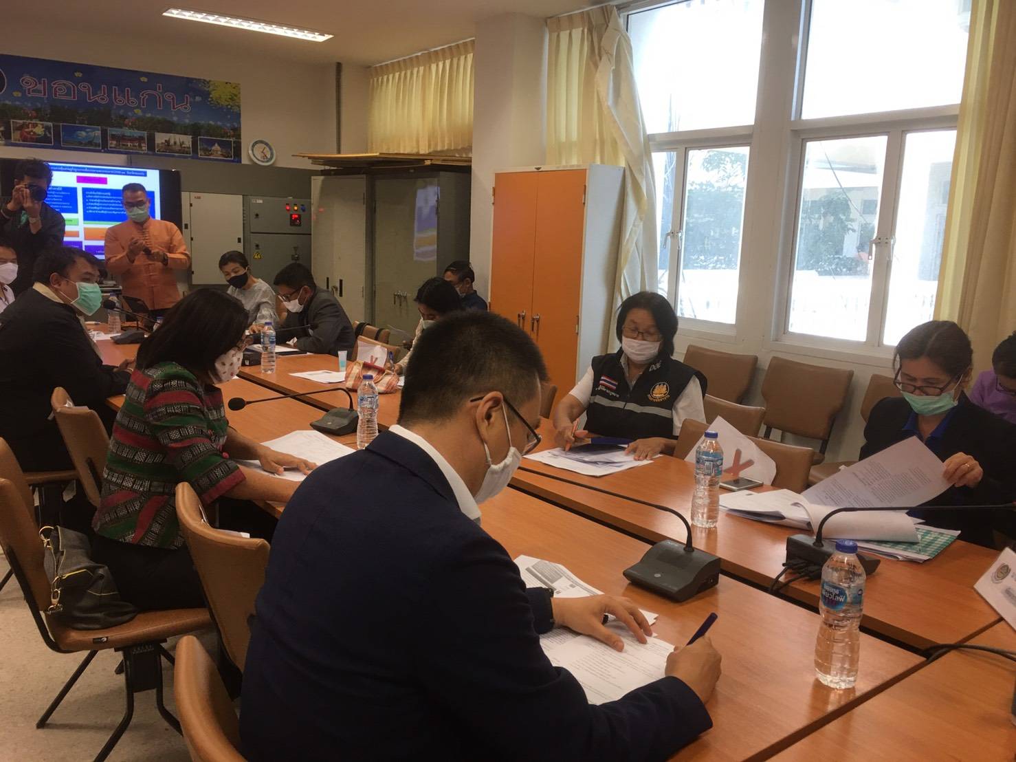 ? พช.ขอนแก่น : ร่วมประชุมคณะกรรมการกระตุ้นเศรษฐกิจฐานรากเพื่อบรรเทาผลกระทบจาก COVID -19 จังหวัดขอนแก่น ครั้งที่ 2/2563 ?