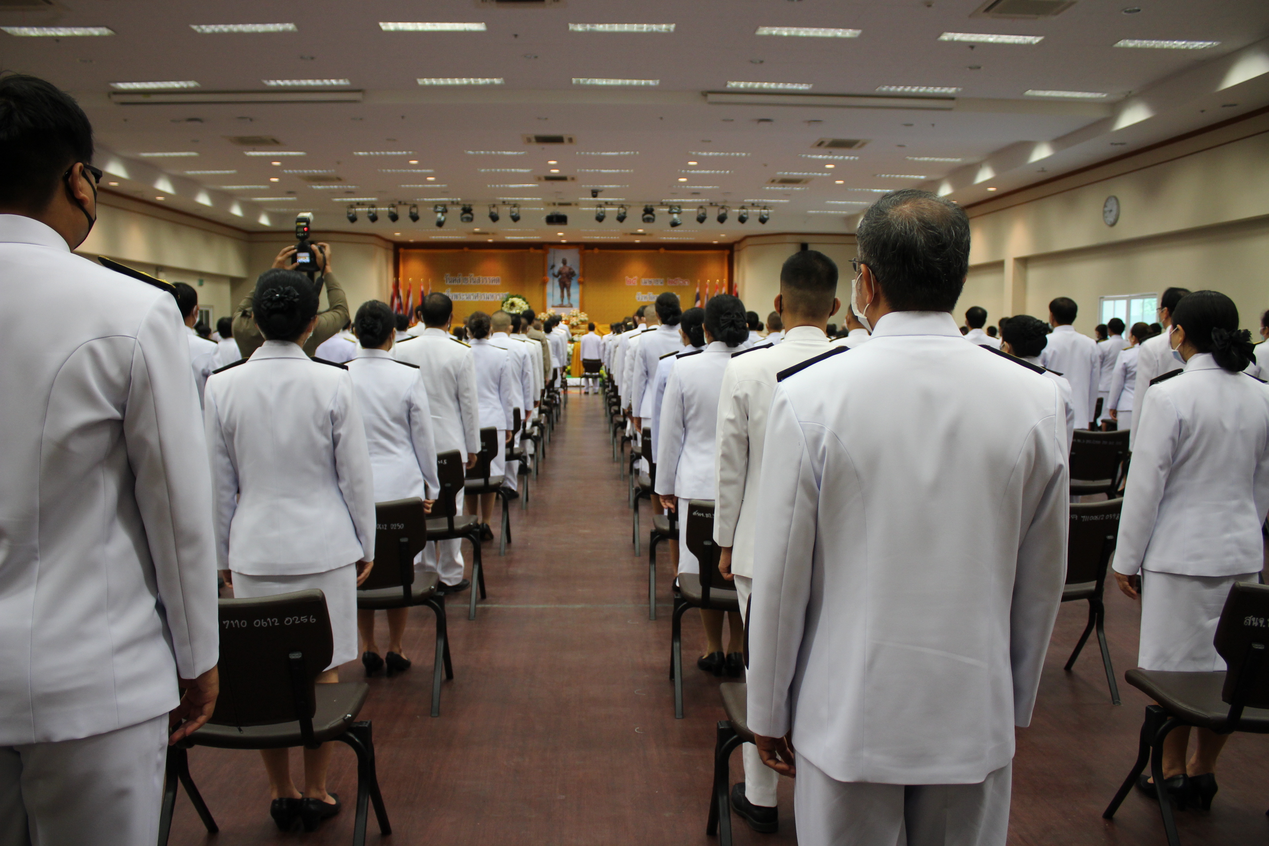 ? พช.ขอนแก่น : ร่วมพิธีวางพวงมาลาถวายราชสักการะเนื่องใน “วันคล้ายวันสวรรคตของสมเด็จพระนเรศวรมหาราช” ประจำปี 2563 ?