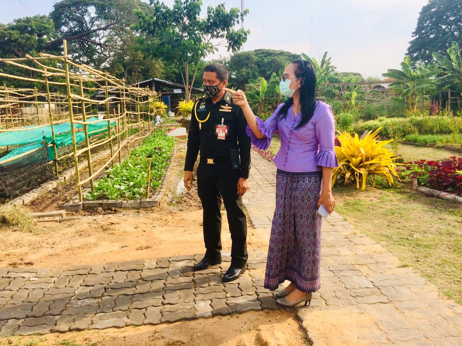 ? จังหวัดขอนแก่น : ประสานการขับเคลื่อนแผนปฏิบัติการ 90 วัน “ปลูกผักสวนครัว เพื่อสร้างความมั่นคงทางอาหาร”และโครงการ “ทหารพันธุ์ดี” สู่ชุมชน ?