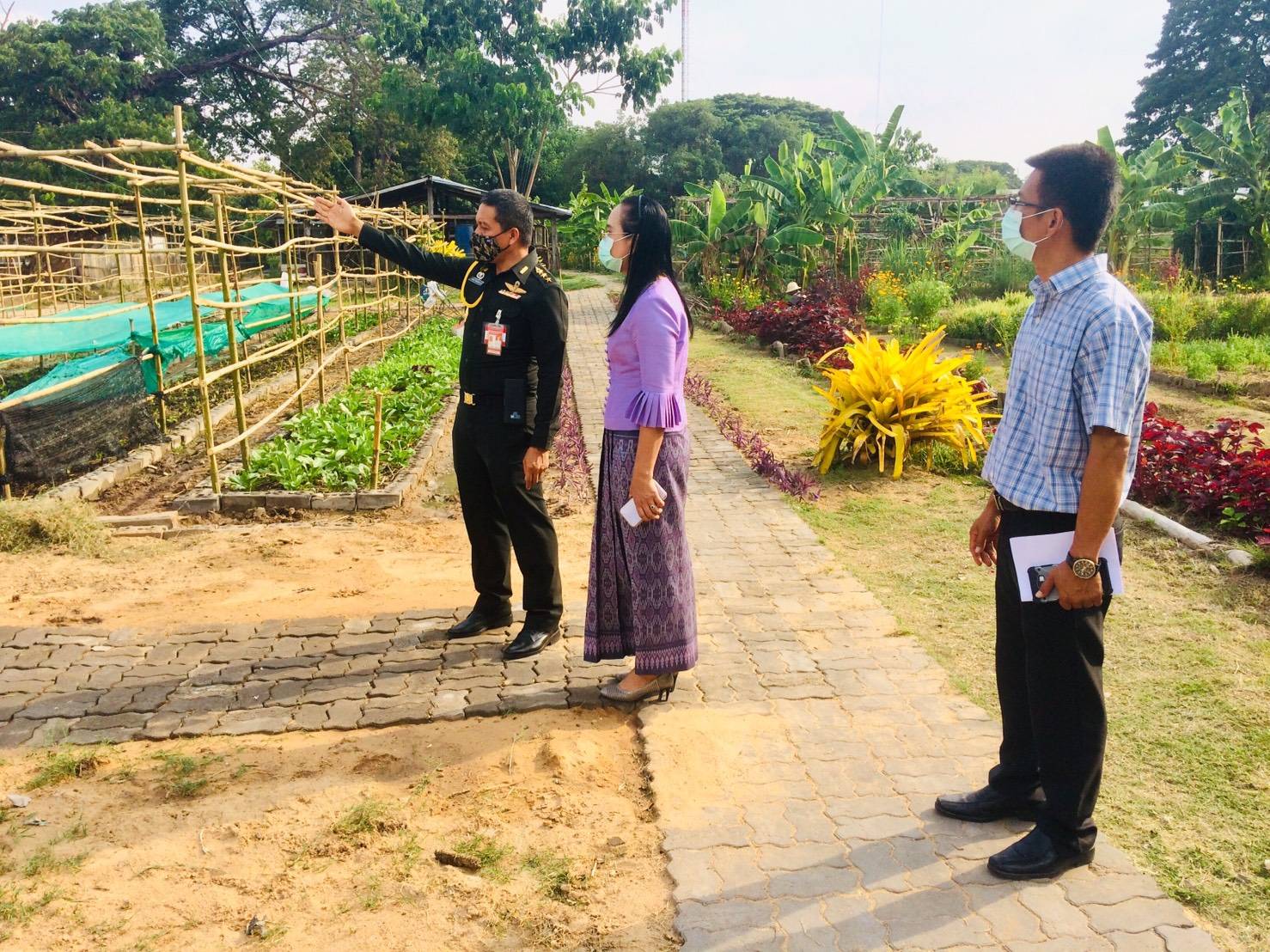 ? จังหวัดขอนแก่น : ประสานการขับเคลื่อนแผนปฏิบัติการ 90 วัน “ปลูกผักสวนครัว เพื่อสร้างความมั่นคงทางอาหาร”และโครงการ “ทหารพันธุ์ดี” สู่ชุมชน ?