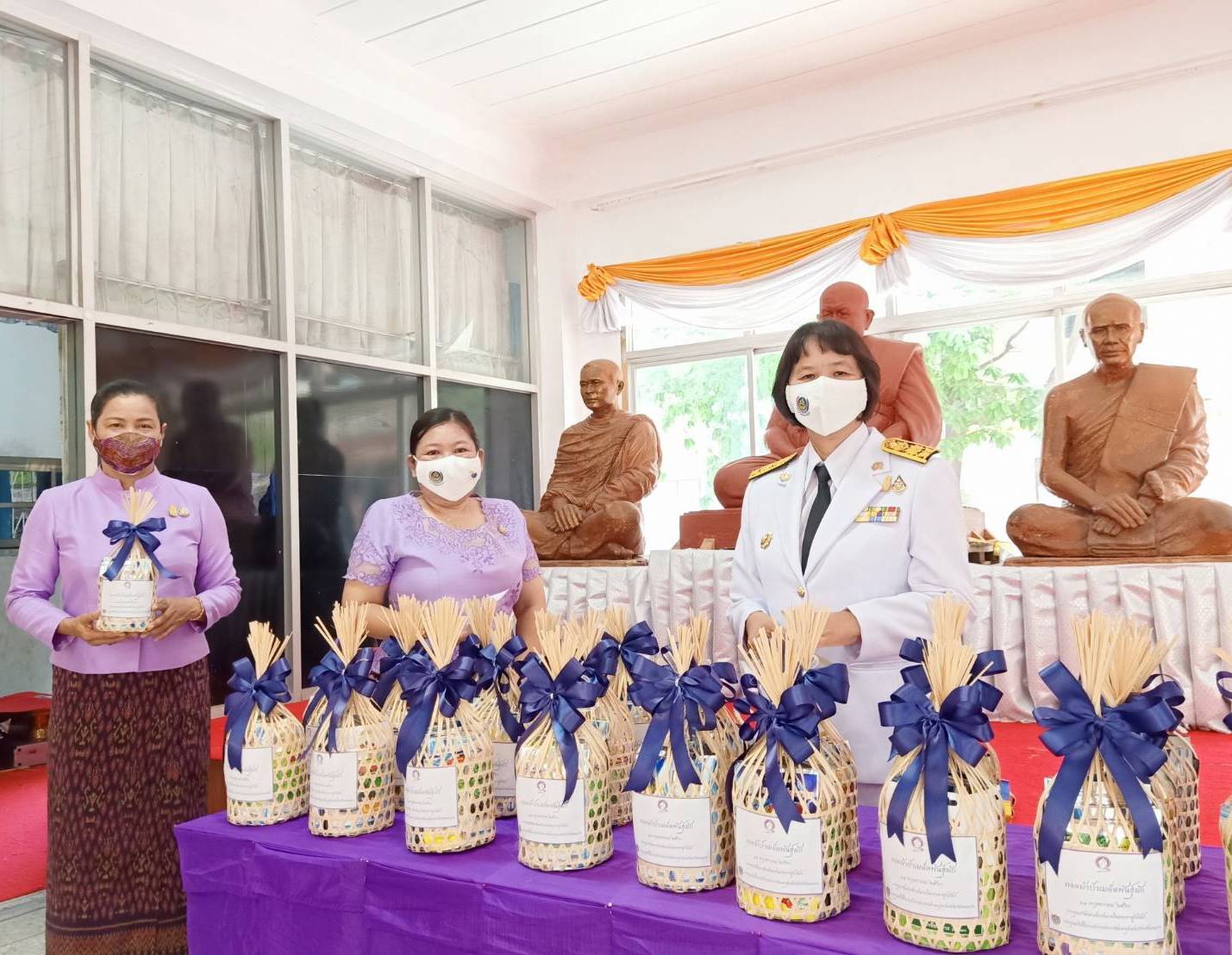 ? จังหวัดขอนแก่น จัดพิธีทอดผ้าป่าเมล็ดพันธุ์ผัก และพิธีมอบเมล็ดพันธุ์ผัก ตามโครงการ 90 วัน “ปลูกผักสวนครัว เพื่อสร้างความมั่นคงทางอาหาร” ?