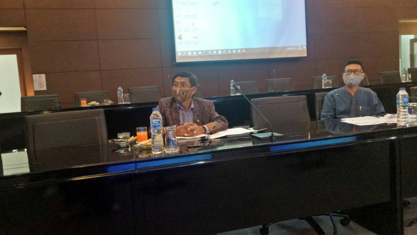 ? พช.ขอนแก่น : ร่วมประชุมขับเคลื่อนเมืองหัตถกรรมโลกแห่งผ้ามัดหมี่?