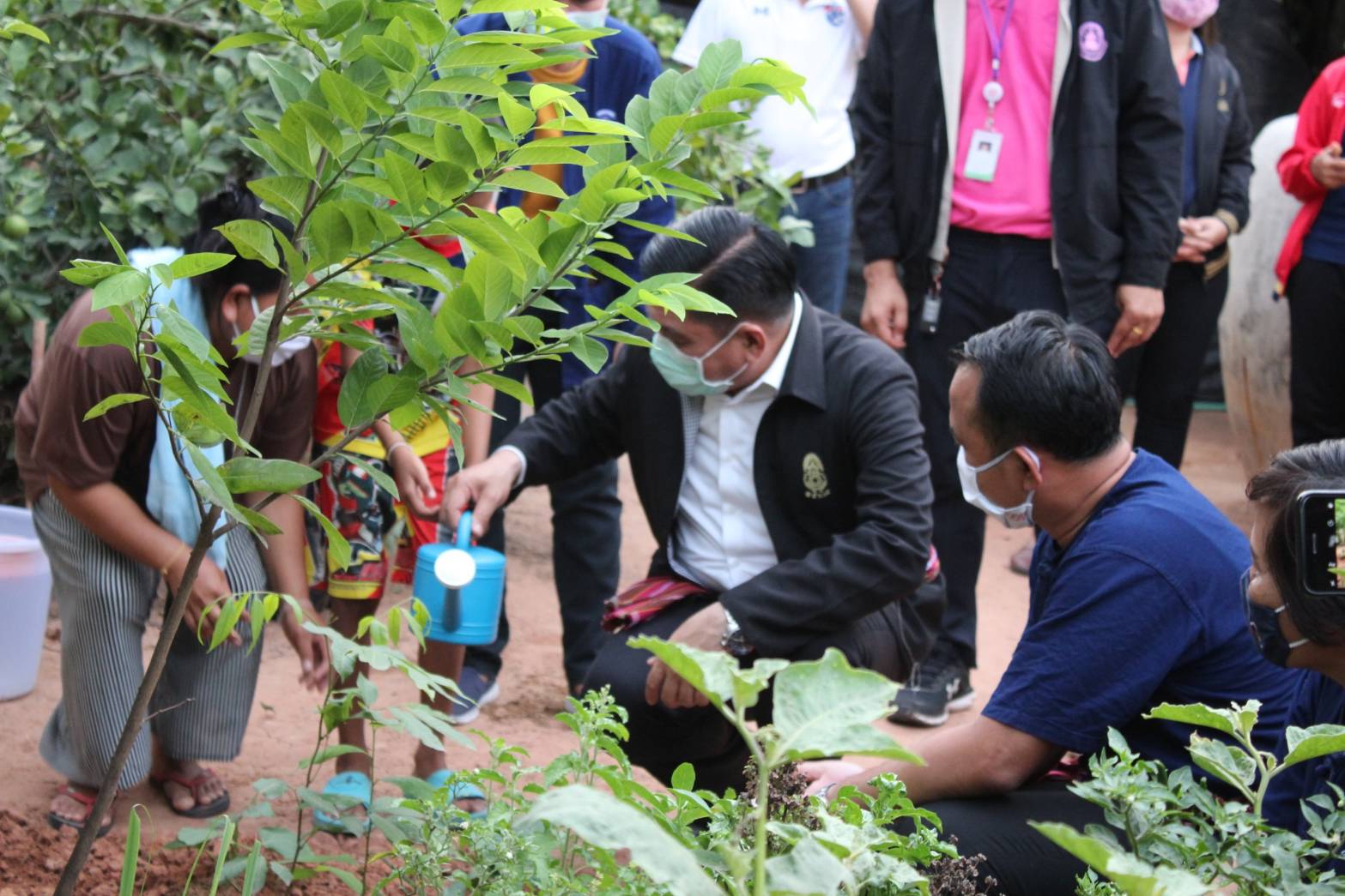 ?รองผู้ว่าราชการจังหวัดขอนแก่น ลงพื้นที่ติดตาม เยี่ยมเยียนให้กำลังใจครัวเรือนยากจนตามโครงการ “คู่เสี่ยว เกี่ยวก้อย แก้จนคนขอนแก่น” พื้นที่อำเภอเปือยน้อย จังหวัดขอนแก่น?