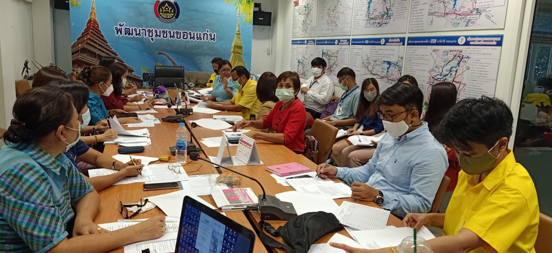 ? พช.ขอนแก่น ประชุมชี้แจงแนวทางการดำเนินกิจกรรมส่งเสริมการจำหน่ายผลิตภัณฑ์ OTOP ผ่านช่องทาง Online เจ้าหน้าที่พัฒนาชุมชน รับผิดชอบงาน OTOP ?