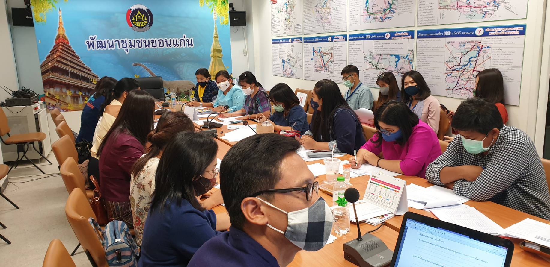 ? พช.ขอนแก่น ประชุมชี้แจงแนวทางการดำเนินกิจกรรมส่งเสริมการจำหน่ายผลิตภัณฑ์ OTOP ผ่านช่องทาง Online เจ้าหน้าที่พัฒนาชุมชน รับผิดชอบงาน OTOP ?