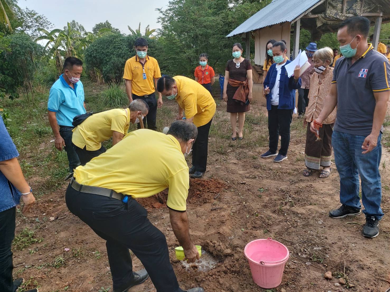 ?รองผู้ว่าราชการจังหวัดขอนแก่น ลงพื้นที่ติดตาม เยี่ยมเยียนให้กำลังใจครัวเรือนยากจนตามโครงการ “คู่เสี่ยว เกี่ยวก้อย แก้จนคนขอนแก่น” พื้นที่อำเภอซำสูง จังหวัดขอนแก่น?