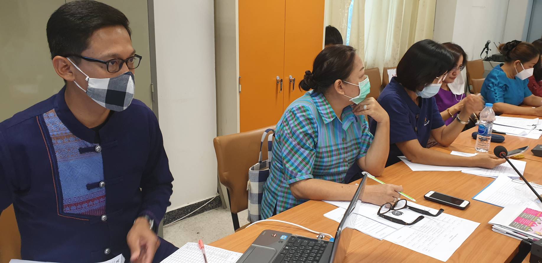 ? พช.ขอนแก่น ประชุมชี้แจงแนวทางการดำเนินกิจกรรมส่งเสริมการจำหน่ายผลิตภัณฑ์ OTOP ผ่านช่องทาง Online เจ้าหน้าที่พัฒนาชุมชน รับผิดชอบงาน OTOP ?