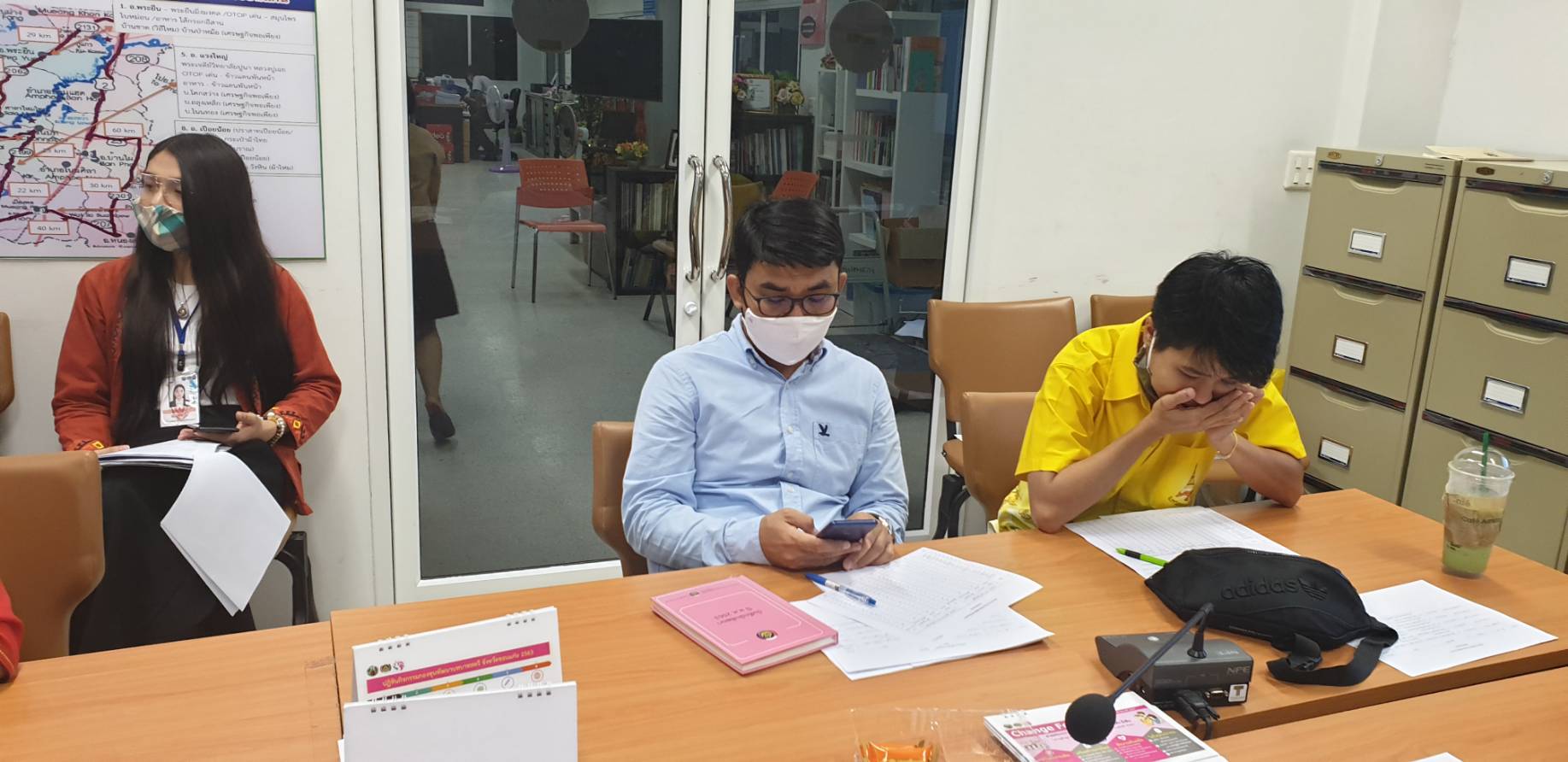 ? พช.ขอนแก่น ประชุมชี้แจงแนวทางการดำเนินกิจกรรมส่งเสริมการจำหน่ายผลิตภัณฑ์ OTOP ผ่านช่องทาง Online เจ้าหน้าที่พัฒนาชุมชน รับผิดชอบงาน OTOP ?