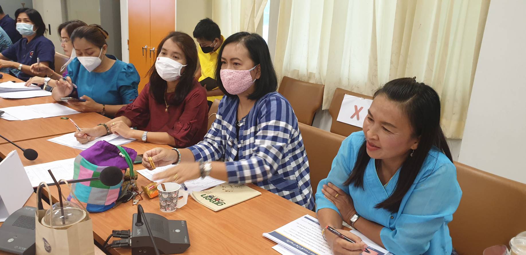 ? พช.ขอนแก่น ประชุมชี้แจงแนวทางการดำเนินกิจกรรมส่งเสริมการจำหน่ายผลิตภัณฑ์ OTOP ผ่านช่องทาง Online เจ้าหน้าที่พัฒนาชุมชน รับผิดชอบงาน OTOP ?