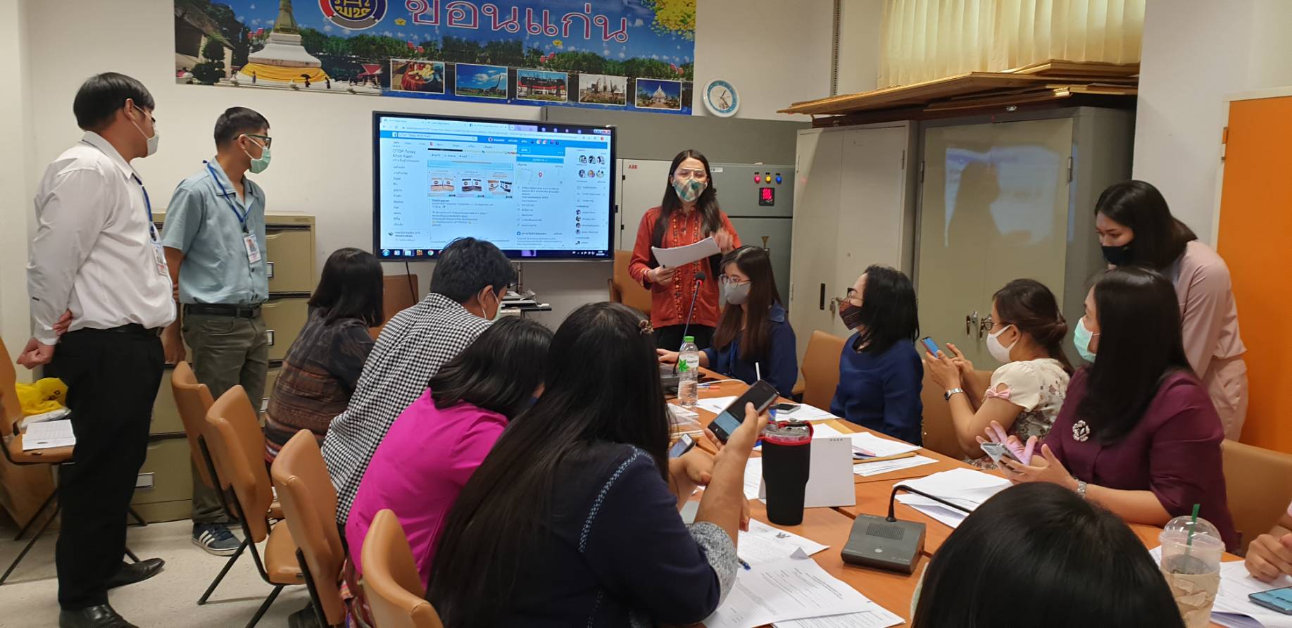 ? พช.ขอนแก่น ประชุมชี้แจงแนวทางการดำเนินกิจกรรมส่งเสริมการจำหน่ายผลิตภัณฑ์ OTOP ผ่านช่องทาง Online เจ้าหน้าที่พัฒนาชุมชน รับผิดชอบงาน OTOP ?