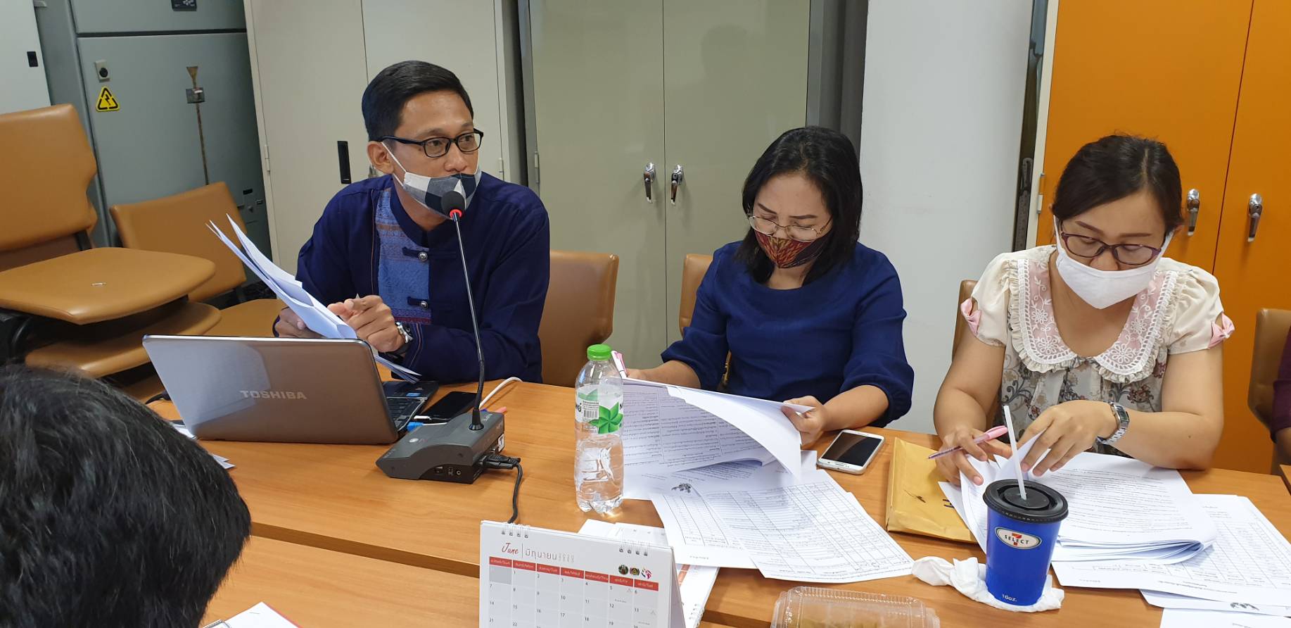? พช.ขอนแก่น ประชุมชี้แจงแนวทางการดำเนินกิจกรรมส่งเสริมการจำหน่ายผลิตภัณฑ์ OTOP ผ่านช่องทาง Online เจ้าหน้าที่พัฒนาชุมชน รับผิดชอบงาน OTOP ?