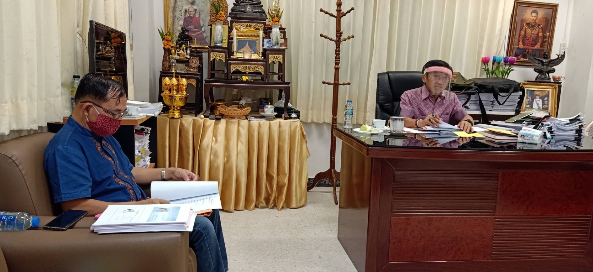 ? พช.ขอนแก่น หนุนข้าราชการดีเด่น “พัฒนากรแหวนทอง สร้อยคอคล้องใจพัฒนาการอำเภอ กำไลทองของเธอนักวิชาการ” ประจำปี 2563 ?