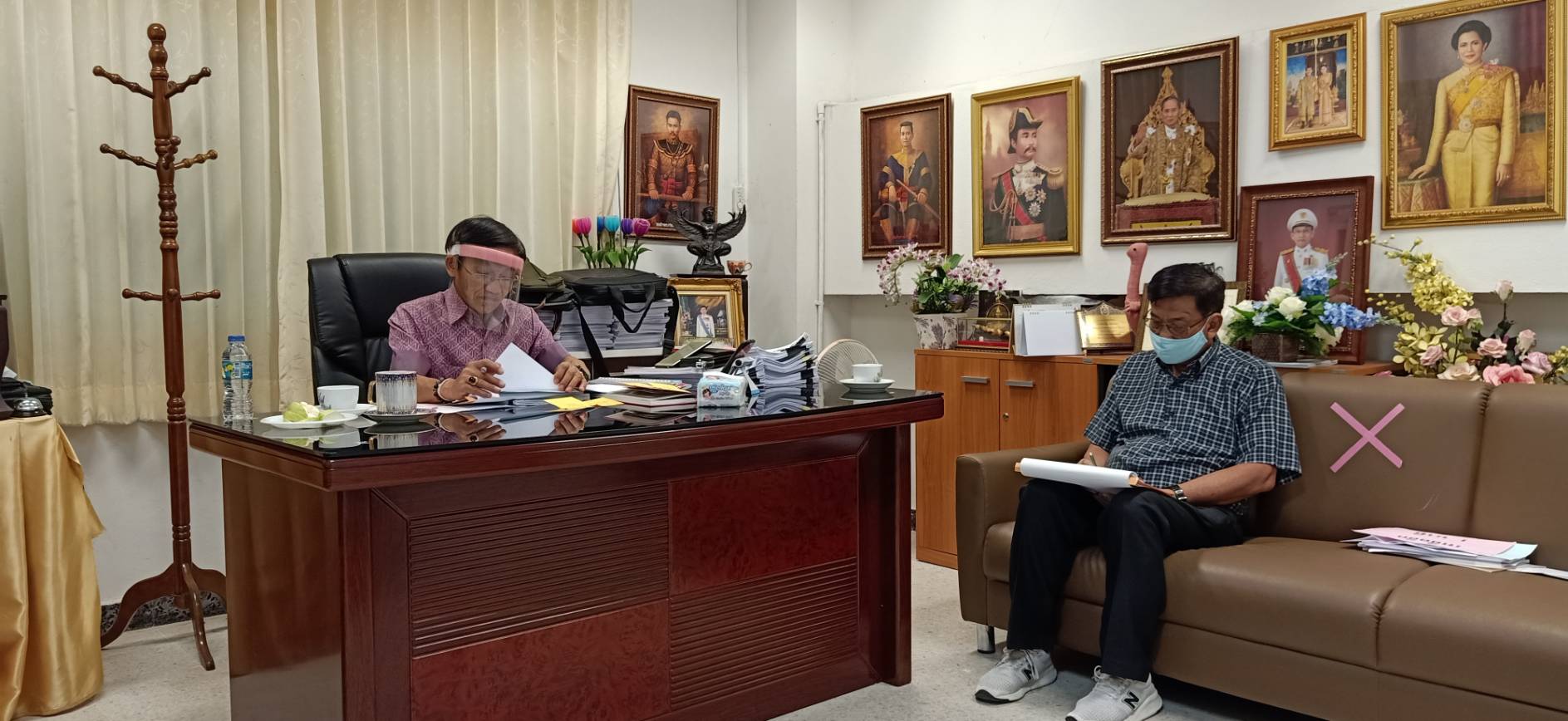 ? พช.ขอนแก่น หนุนข้าราชการดีเด่น “พัฒนากรแหวนทอง สร้อยคอคล้องใจพัฒนาการอำเภอ กำไลทองของเธอนักวิชาการ” ประจำปี 2563 ?