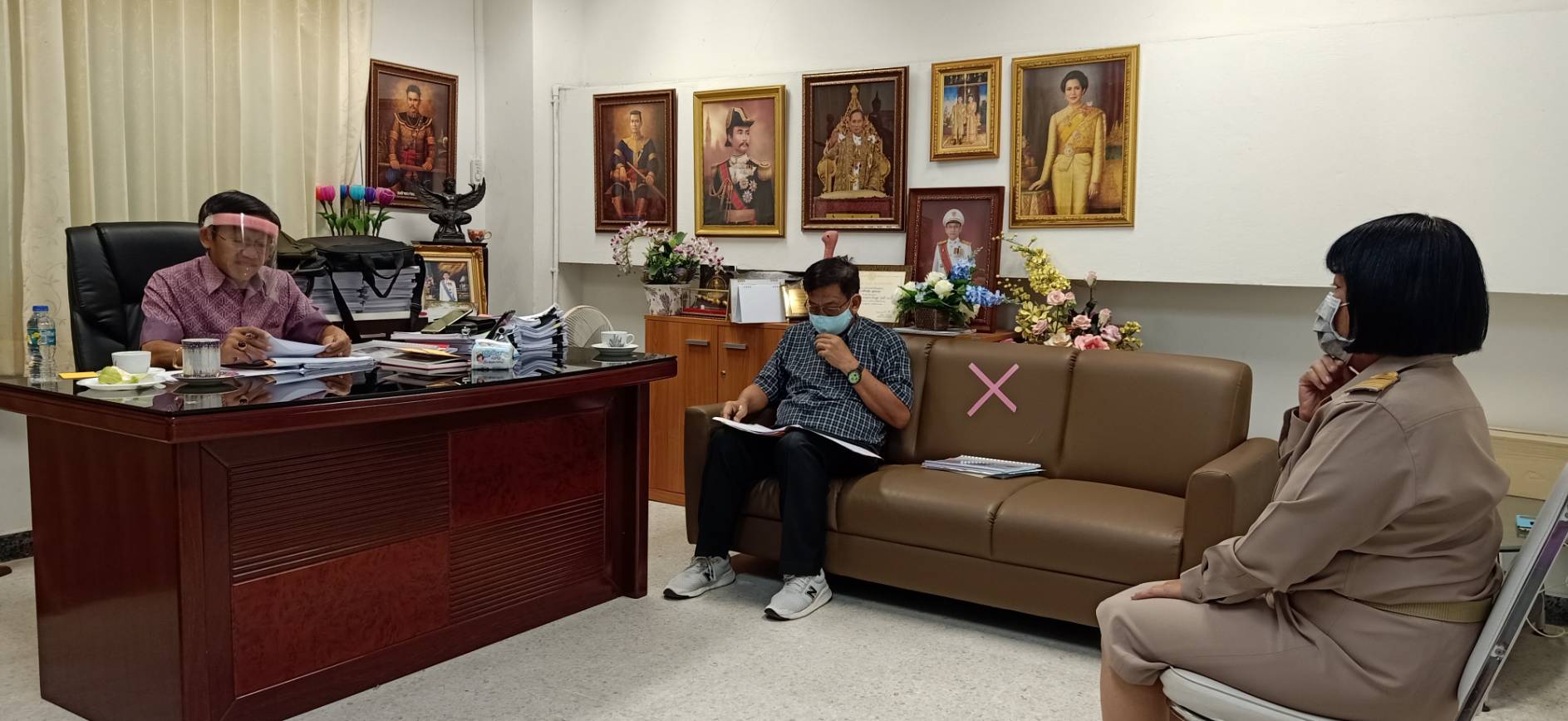 ? พช.ขอนแก่น หนุนข้าราชการดีเด่น “พัฒนากรแหวนทอง สร้อยคอคล้องใจพัฒนาการอำเภอ กำไลทองของเธอนักวิชาการ” ประจำปี 2563 ?