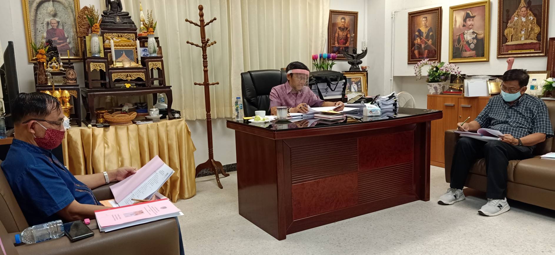 ? พช.ขอนแก่น หนุนข้าราชการดีเด่น “พัฒนากรแหวนทอง สร้อยคอคล้องใจพัฒนาการอำเภอ กำไลทองของเธอนักวิชาการ” ประจำปี 2563 ?