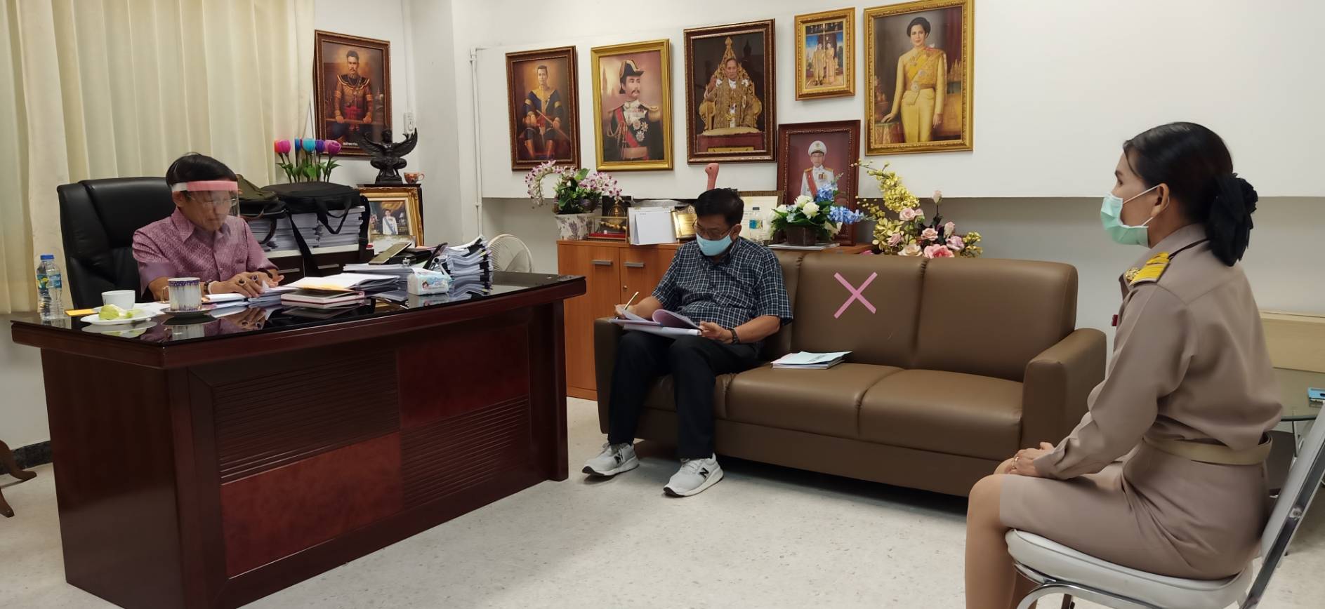? พช.ขอนแก่น หนุนข้าราชการดีเด่น “พัฒนากรแหวนทอง สร้อยคอคล้องใจพัฒนาการอำเภอ กำไลทองของเธอนักวิชาการ” ประจำปี 2563 ?