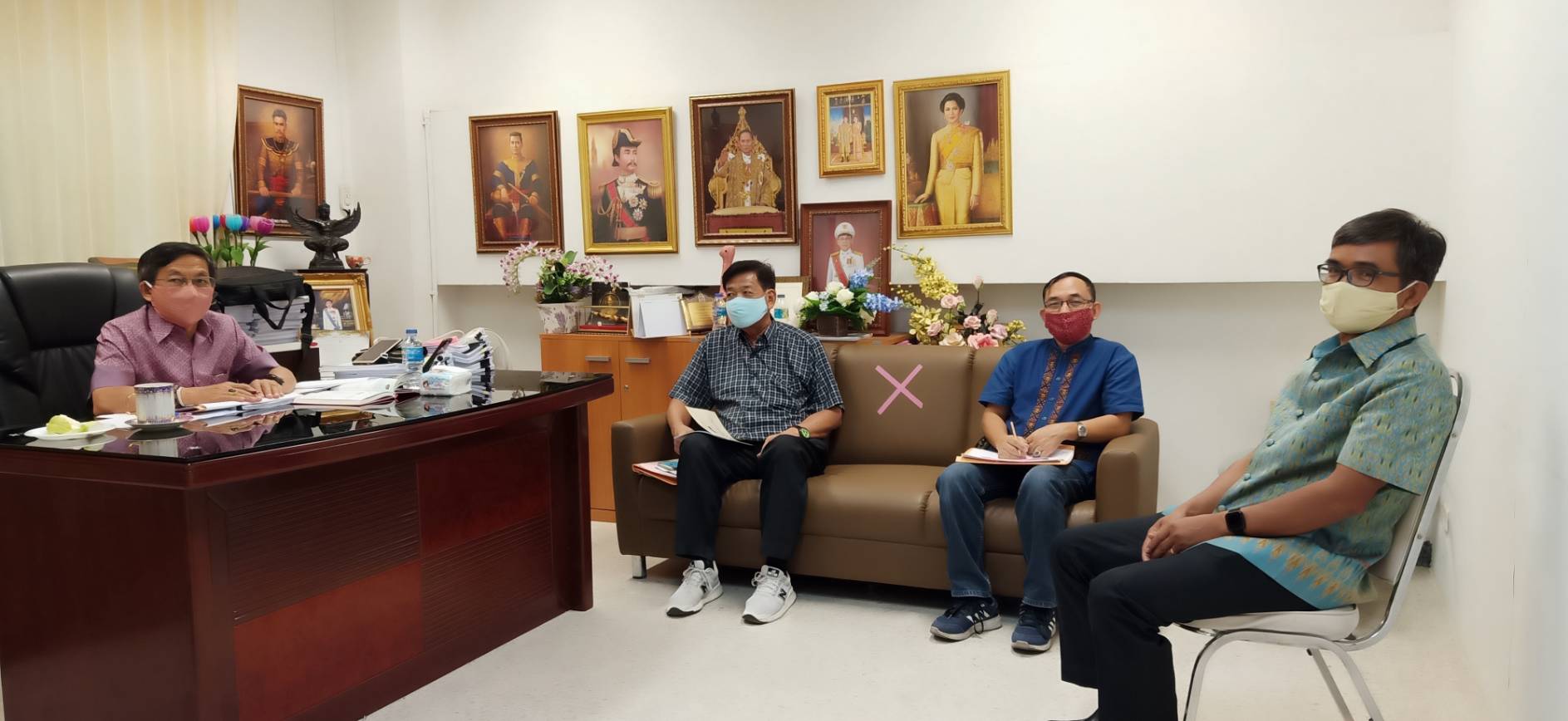? พช.ขอนแก่น หนุนข้าราชการดีเด่น “พัฒนากรแหวนทอง สร้อยคอคล้องใจพัฒนาการอำเภอ กำไลทองของเธอนักวิชาการ” ประจำปี 2563 ?