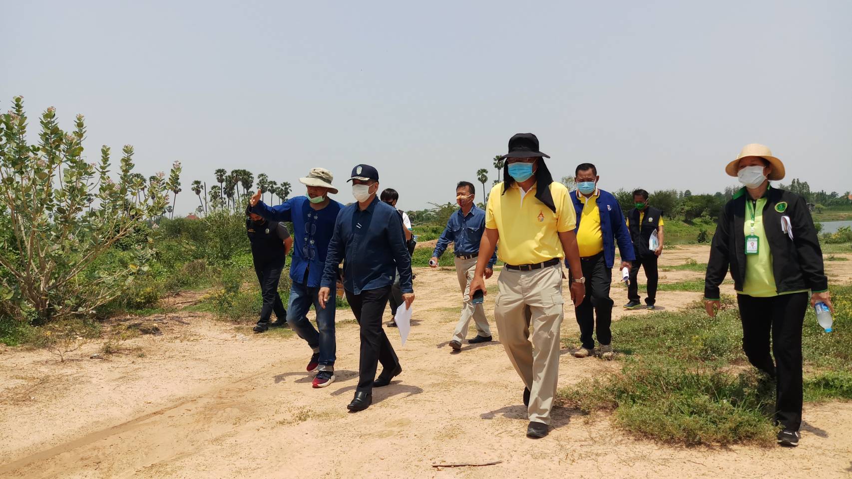 ? รองผู้ว่าจังหวัดขอนแก่น ลงพื้นที่ติดตามการแก้ไขปัญหาและการพัฒนาคุณภาพชีวิตของประชาชน ในสถานการณ์การระบาดของเชื้อไวรัสโควิด-19 พื้นที่อำเภอชนบท จังหวัดขอนแก่น ?
