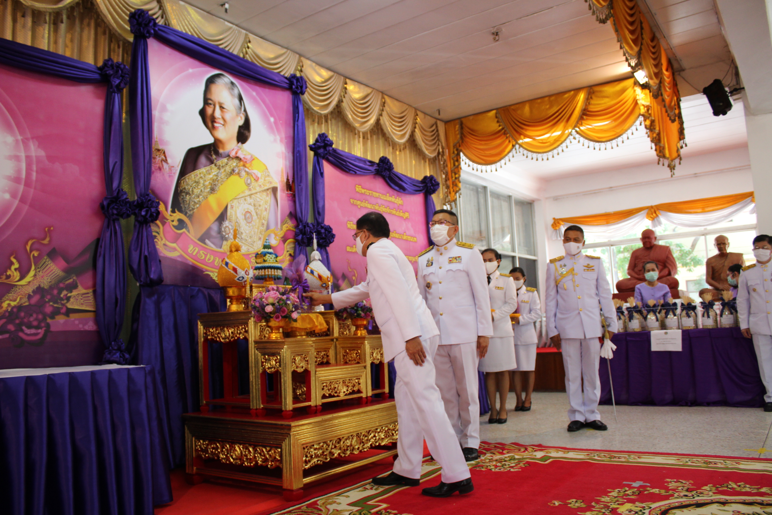 ? จังหวัดขอนแก่น จัดพิธีรับมอบเมล็ดพันธุ์ผักพระราชทานจากศูนย์พัฒนาพันธุ์พืชจักรพันธ์เพ็ญศิริฯ ผ่านโครงการ “ทหารพันธุ์ดี” มลฑลทหารบกที่ 23 จังหวัดขอนแก่น ?