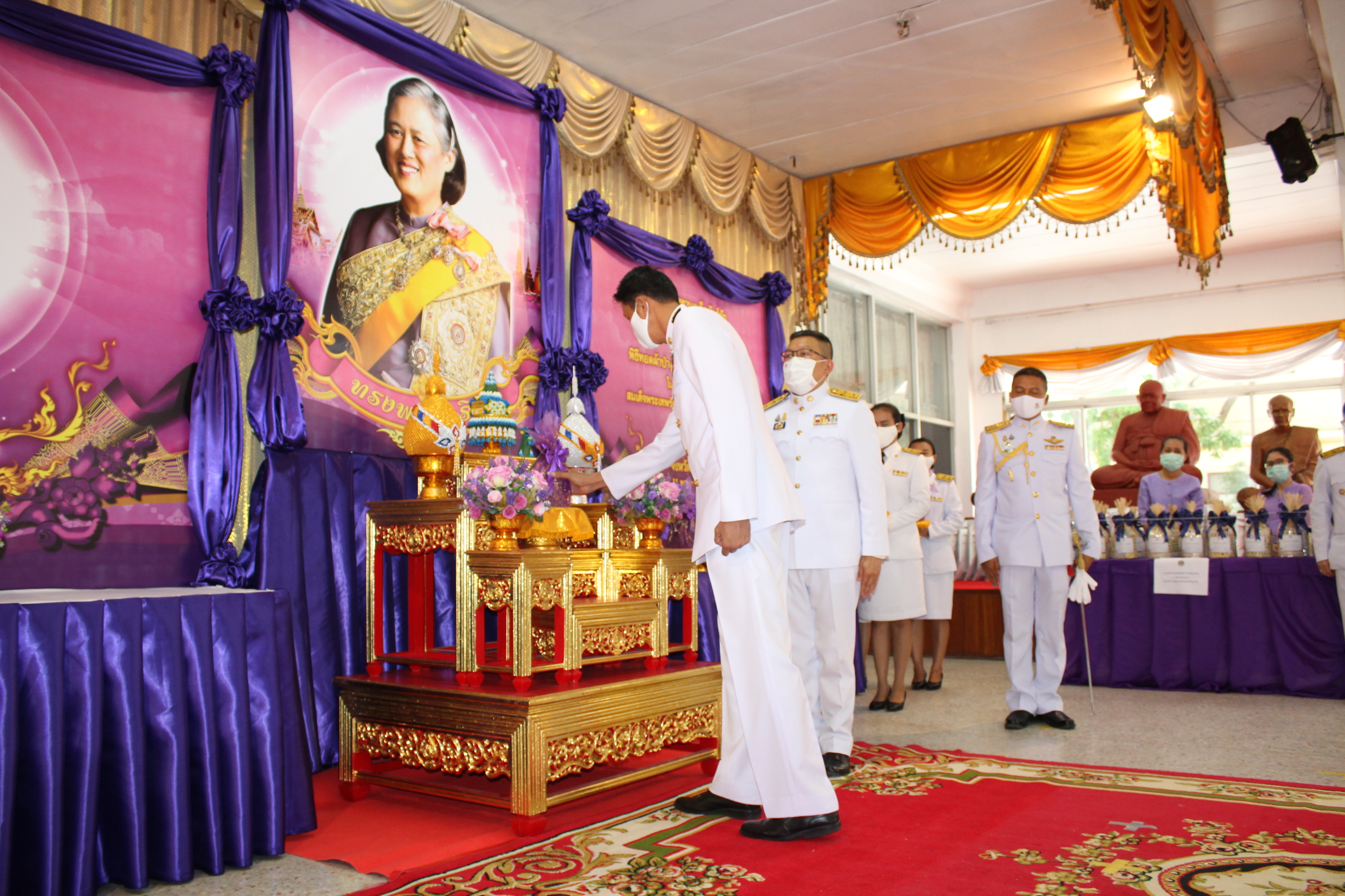 ? จังหวัดขอนแก่น จัดพิธีรับมอบเมล็ดพันธุ์ผักพระราชทานจากศูนย์พัฒนาพันธุ์พืชจักรพันธ์เพ็ญศิริฯ ผ่านโครงการ “ทหารพันธุ์ดี” มลฑลทหารบกที่ 23 จังหวัดขอนแก่น ?