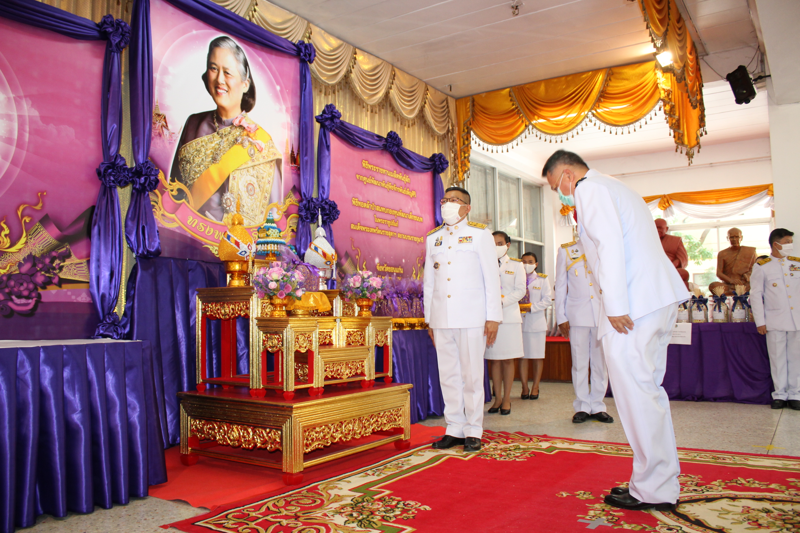 ? จังหวัดขอนแก่น จัดพิธีรับมอบเมล็ดพันธุ์ผักพระราชทานจากศูนย์พัฒนาพันธุ์พืชจักรพันธ์เพ็ญศิริฯ ผ่านโครงการ “ทหารพันธุ์ดี” มลฑลทหารบกที่ 23 จังหวัดขอนแก่น ?