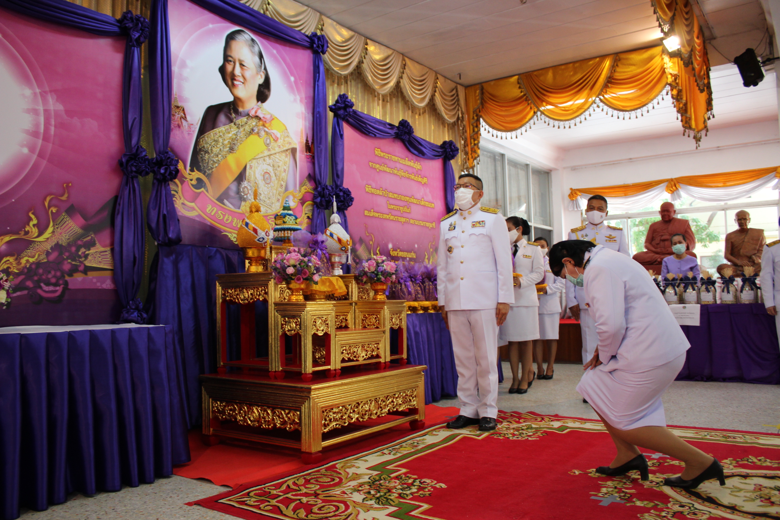 ? จังหวัดขอนแก่น จัดพิธีรับมอบเมล็ดพันธุ์ผักพระราชทานจากศูนย์พัฒนาพันธุ์พืชจักรพันธ์เพ็ญศิริฯ ผ่านโครงการ “ทหารพันธุ์ดี” มลฑลทหารบกที่ 23 จังหวัดขอนแก่น ?