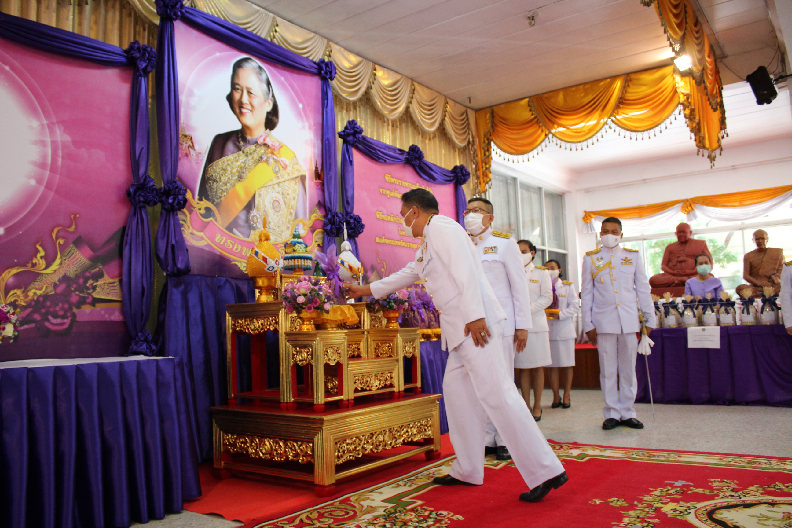 ? จังหวัดขอนแก่น จัดพิธีรับมอบเมล็ดพันธุ์ผักพระราชทานจากศูนย์พัฒนาพันธุ์พืชจักรพันธ์เพ็ญศิริฯ ผ่านโครงการ “ทหารพันธุ์ดี” มลฑลทหารบกที่ 23 จังหวัดขอนแก่น ?