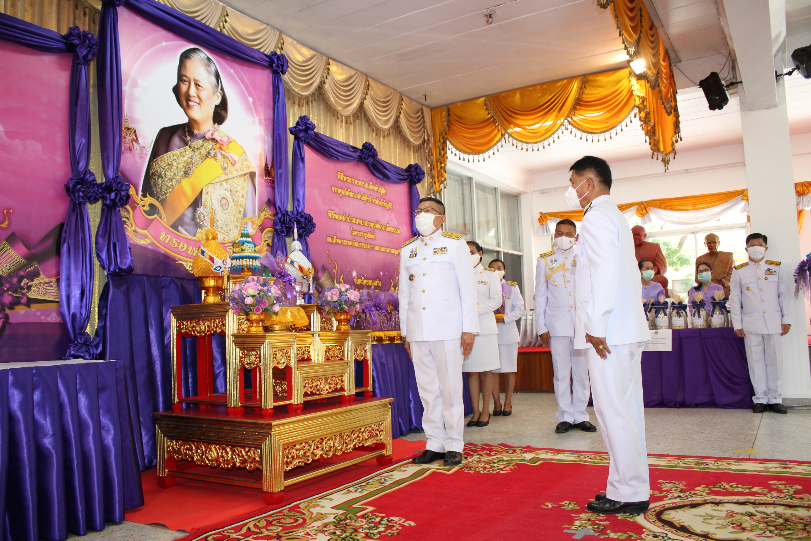 ? จังหวัดขอนแก่น จัดพิธีรับมอบเมล็ดพันธุ์ผักพระราชทานจากศูนย์พัฒนาพันธุ์พืชจักรพันธ์เพ็ญศิริฯ ผ่านโครงการ “ทหารพันธุ์ดี” มลฑลทหารบกที่ 23 จังหวัดขอนแก่น ?