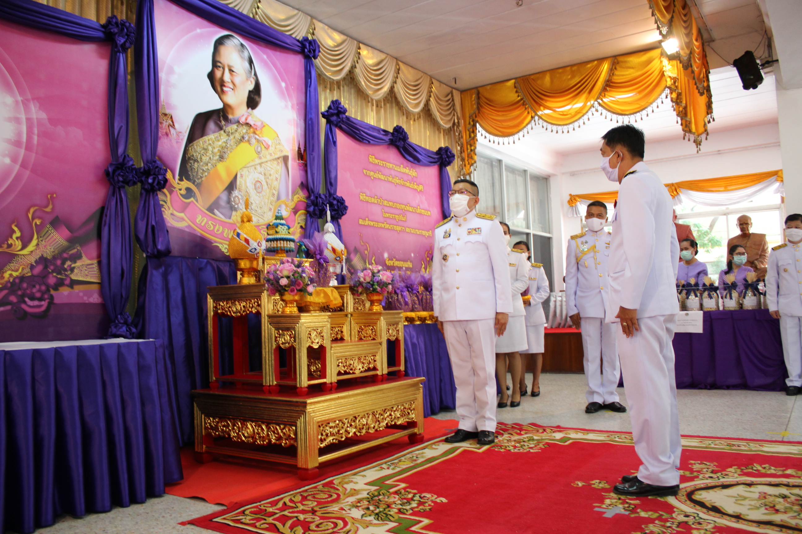 ? จังหวัดขอนแก่น จัดพิธีรับมอบเมล็ดพันธุ์ผักพระราชทานจากศูนย์พัฒนาพันธุ์พืชจักรพันธ์เพ็ญศิริฯ ผ่านโครงการ “ทหารพันธุ์ดี” มลฑลทหารบกที่ 23 จังหวัดขอนแก่น ?