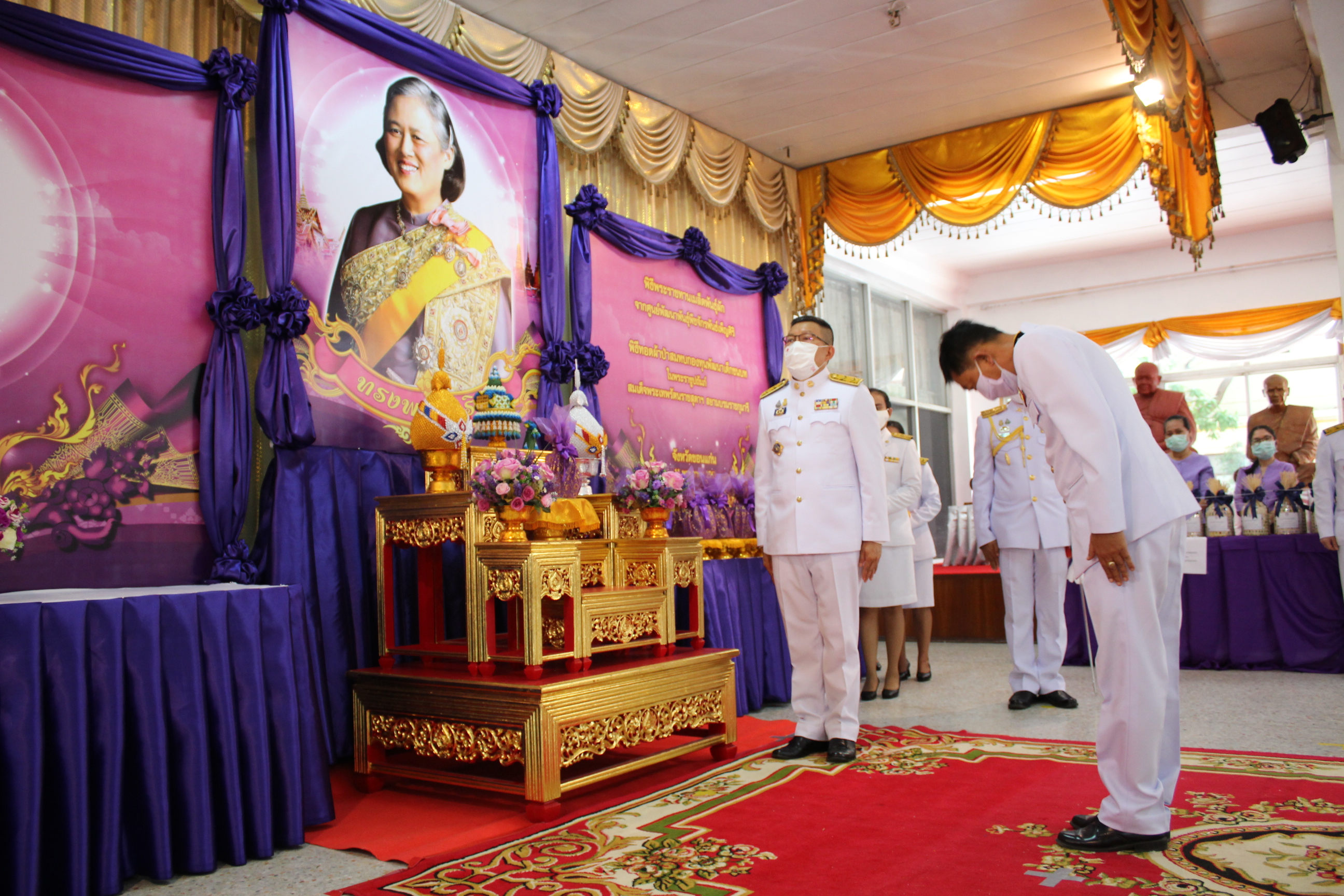 ? จังหวัดขอนแก่น จัดพิธีรับมอบเมล็ดพันธุ์ผักพระราชทานจากศูนย์พัฒนาพันธุ์พืชจักรพันธ์เพ็ญศิริฯ ผ่านโครงการ “ทหารพันธุ์ดี” มลฑลทหารบกที่ 23 จังหวัดขอนแก่น ?