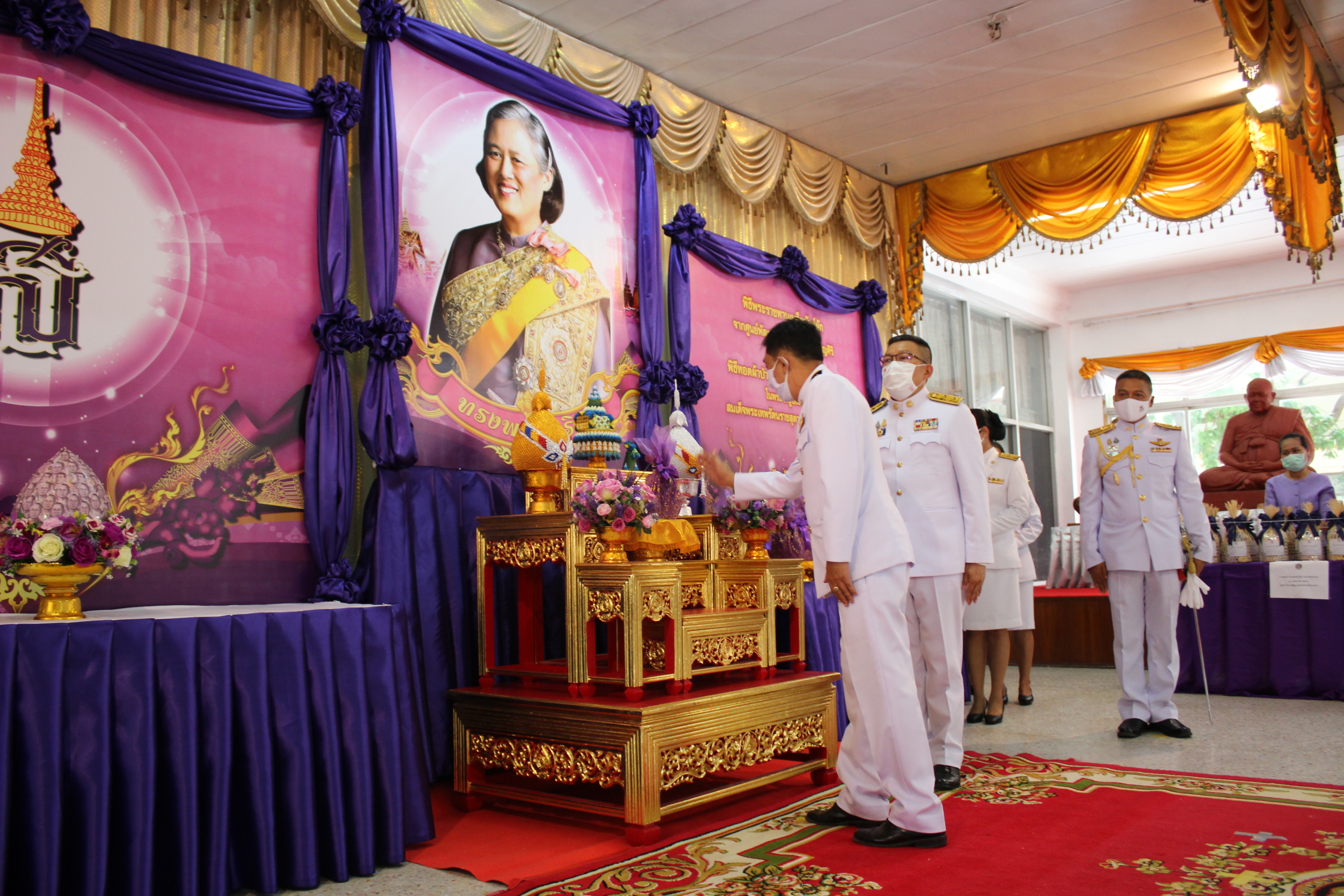 ? จังหวัดขอนแก่น จัดพิธีรับมอบเมล็ดพันธุ์ผักพระราชทานจากศูนย์พัฒนาพันธุ์พืชจักรพันธ์เพ็ญศิริฯ ผ่านโครงการ “ทหารพันธุ์ดี” มลฑลทหารบกที่ 23 จังหวัดขอนแก่น ?