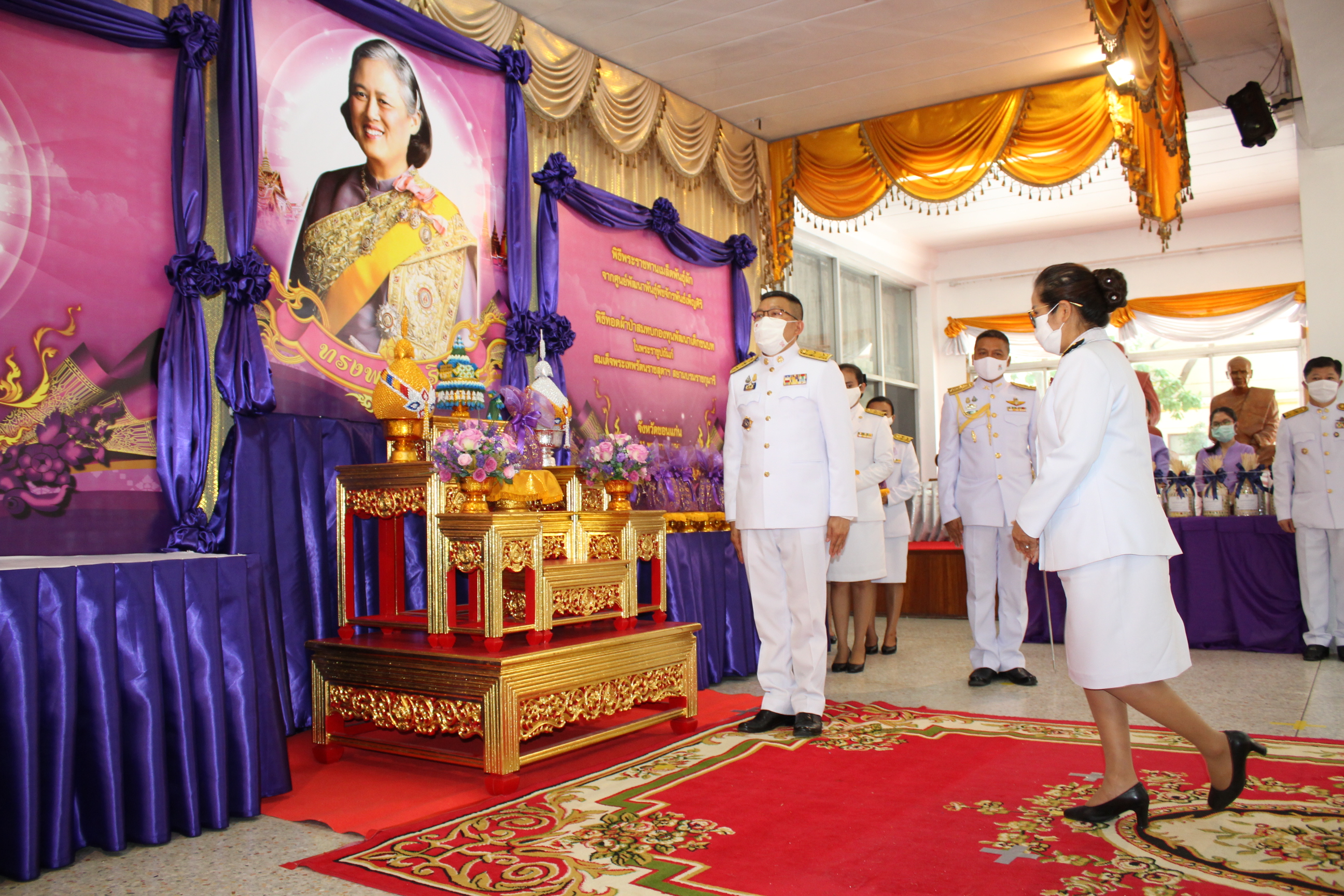 ? จังหวัดขอนแก่น จัดพิธีรับมอบเมล็ดพันธุ์ผักพระราชทานจากศูนย์พัฒนาพันธุ์พืชจักรพันธ์เพ็ญศิริฯ ผ่านโครงการ “ทหารพันธุ์ดี” มลฑลทหารบกที่ 23 จังหวัดขอนแก่น ?