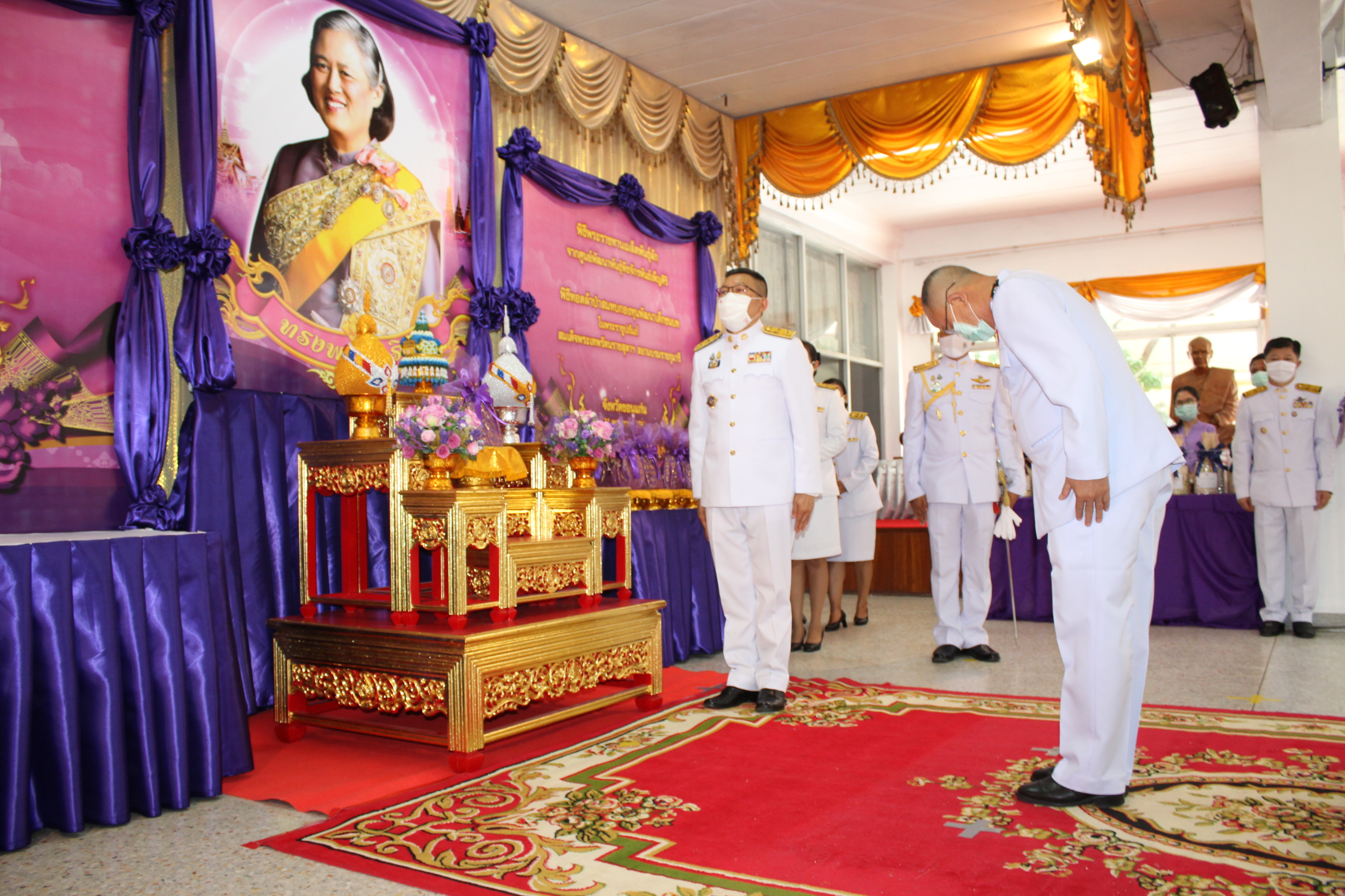 ? จังหวัดขอนแก่น จัดพิธีรับมอบเมล็ดพันธุ์ผักพระราชทานจากศูนย์พัฒนาพันธุ์พืชจักรพันธ์เพ็ญศิริฯ ผ่านโครงการ “ทหารพันธุ์ดี” มลฑลทหารบกที่ 23 จังหวัดขอนแก่น ?