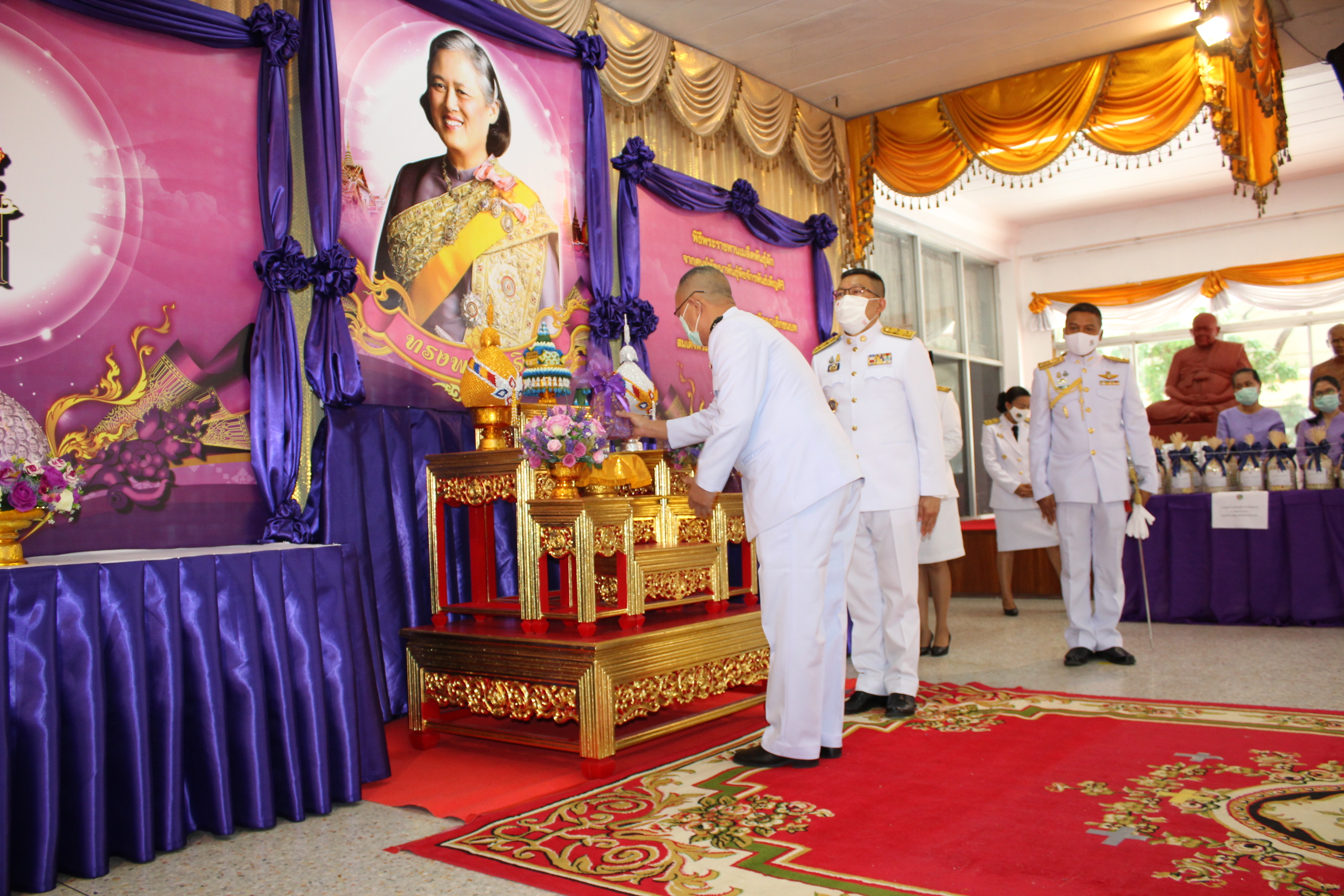 ? จังหวัดขอนแก่น จัดพิธีรับมอบเมล็ดพันธุ์ผักพระราชทานจากศูนย์พัฒนาพันธุ์พืชจักรพันธ์เพ็ญศิริฯ ผ่านโครงการ “ทหารพันธุ์ดี” มลฑลทหารบกที่ 23 จังหวัดขอนแก่น ?