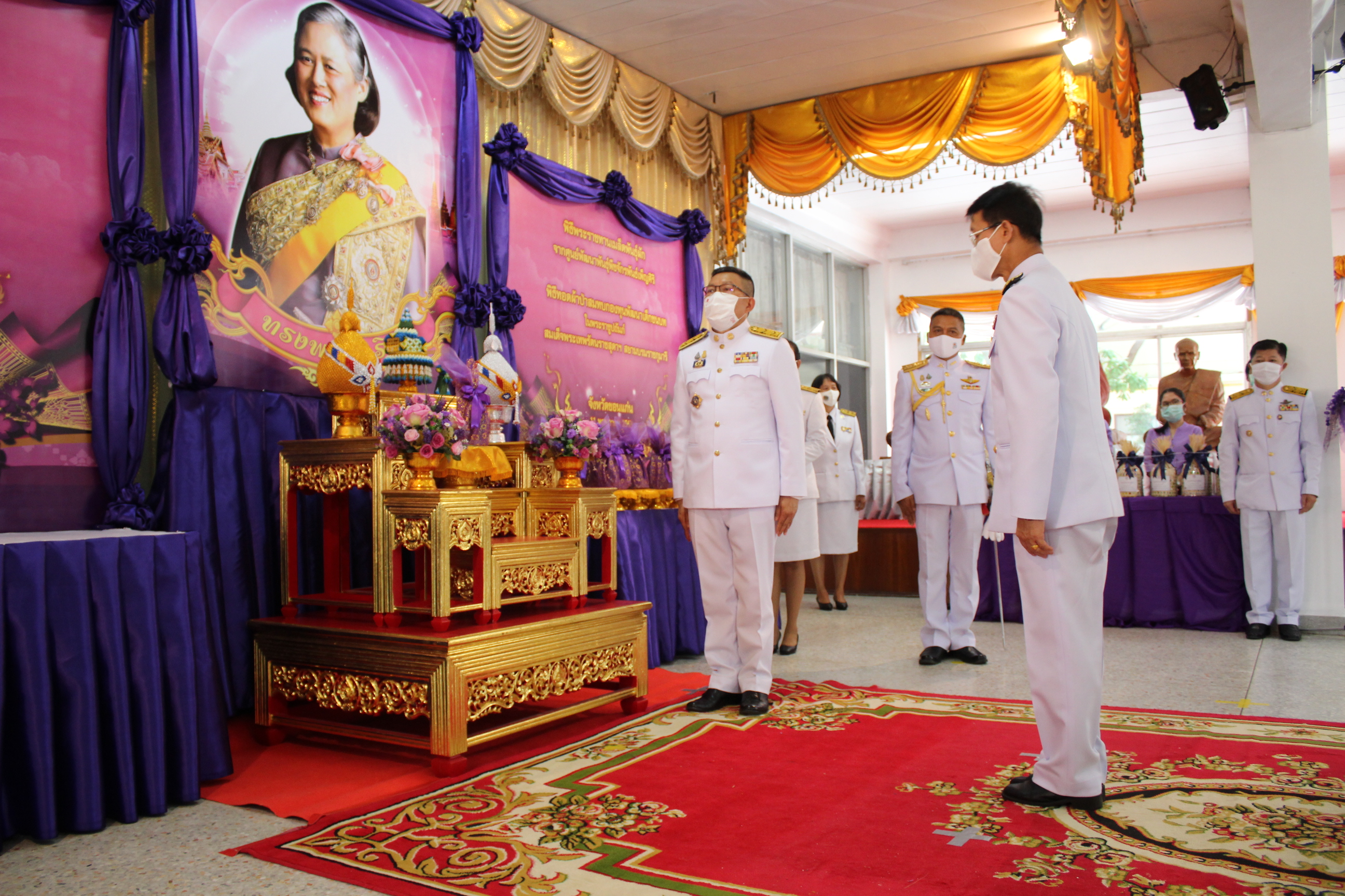 ? จังหวัดขอนแก่น จัดพิธีรับมอบเมล็ดพันธุ์ผักพระราชทานจากศูนย์พัฒนาพันธุ์พืชจักรพันธ์เพ็ญศิริฯ ผ่านโครงการ “ทหารพันธุ์ดี” มลฑลทหารบกที่ 23 จังหวัดขอนแก่น ?