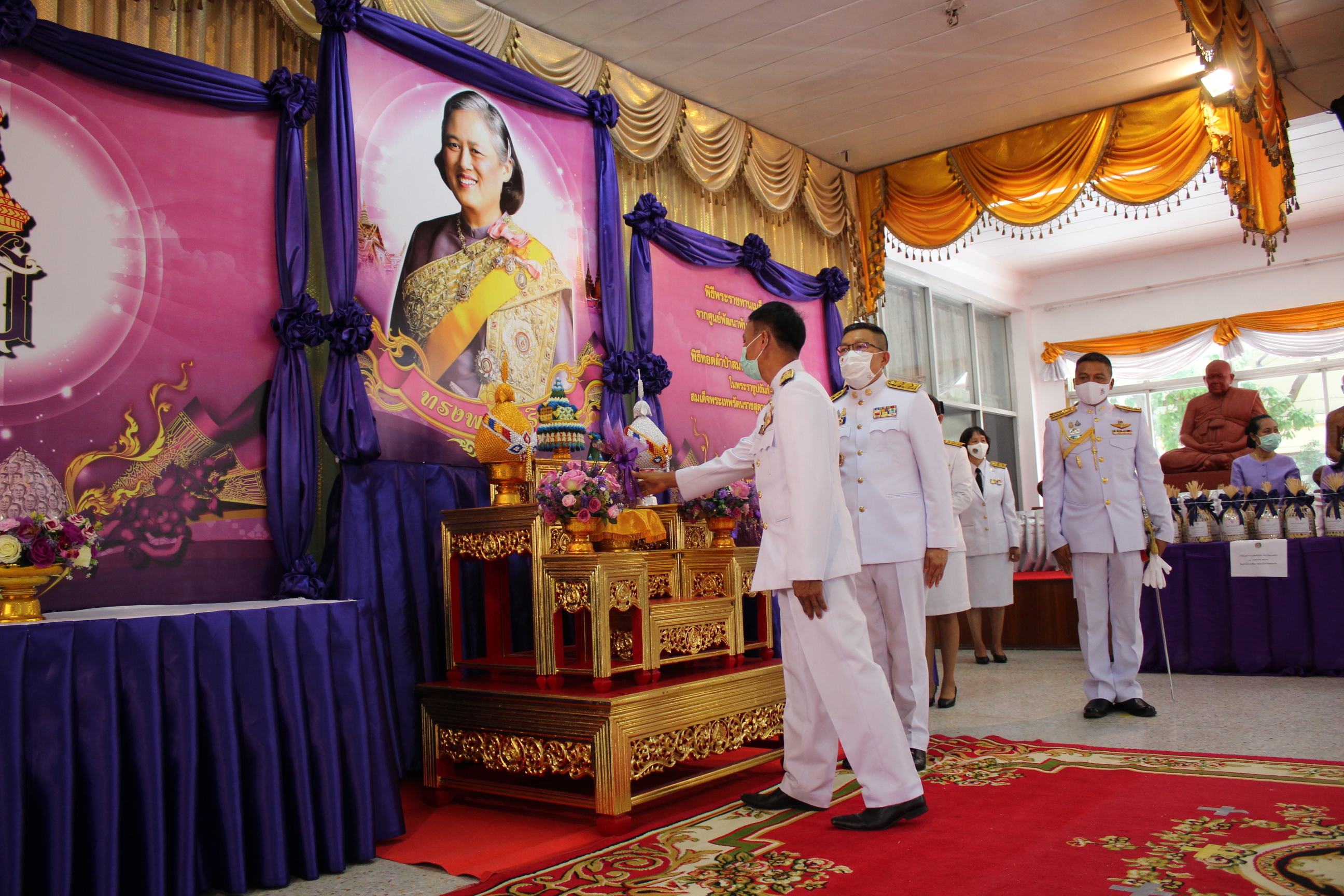 ? จังหวัดขอนแก่น จัดพิธีรับมอบเมล็ดพันธุ์ผักพระราชทานจากศูนย์พัฒนาพันธุ์พืชจักรพันธ์เพ็ญศิริฯ ผ่านโครงการ “ทหารพันธุ์ดี” มลฑลทหารบกที่ 23 จังหวัดขอนแก่น ?