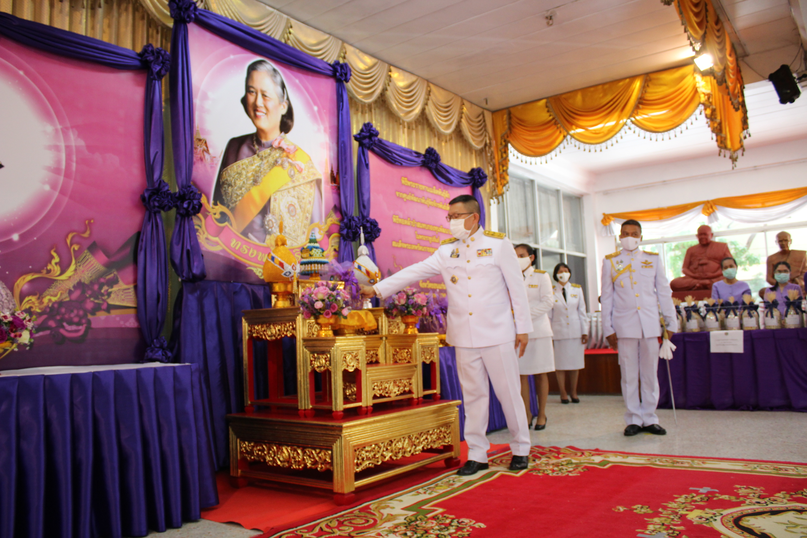 ? จังหวัดขอนแก่น จัดพิธีรับมอบเมล็ดพันธุ์ผักพระราชทานจากศูนย์พัฒนาพันธุ์พืชจักรพันธ์เพ็ญศิริฯ ผ่านโครงการ “ทหารพันธุ์ดี” มลฑลทหารบกที่ 23 จังหวัดขอนแก่น ?